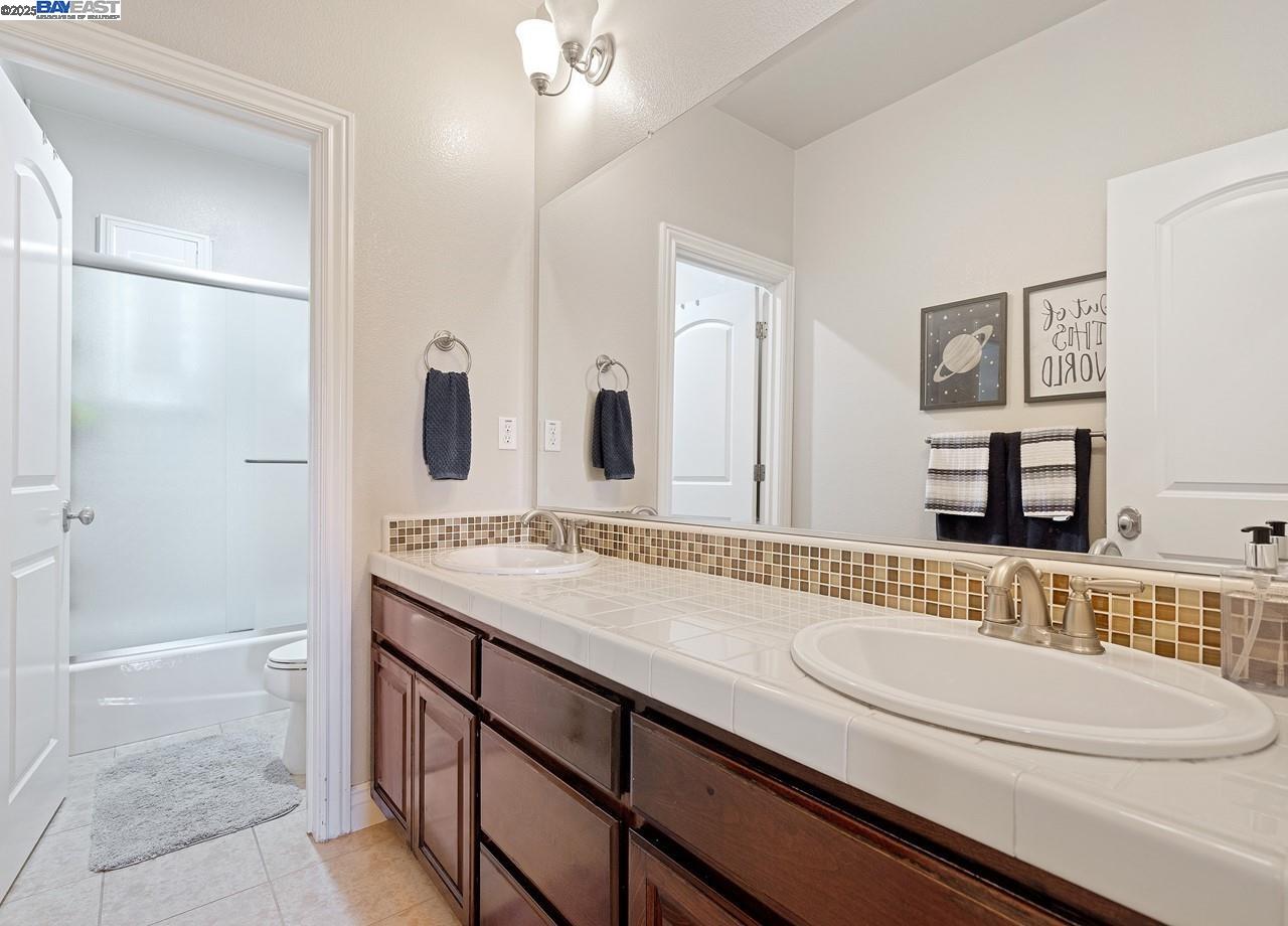 7563 Balmoral Way