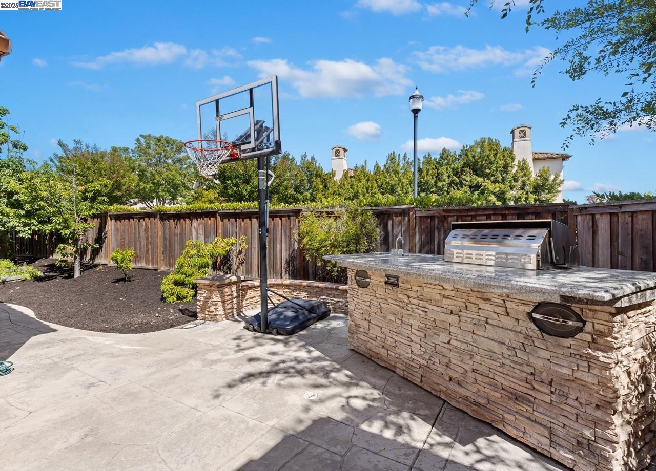 7563 Balmoral Way