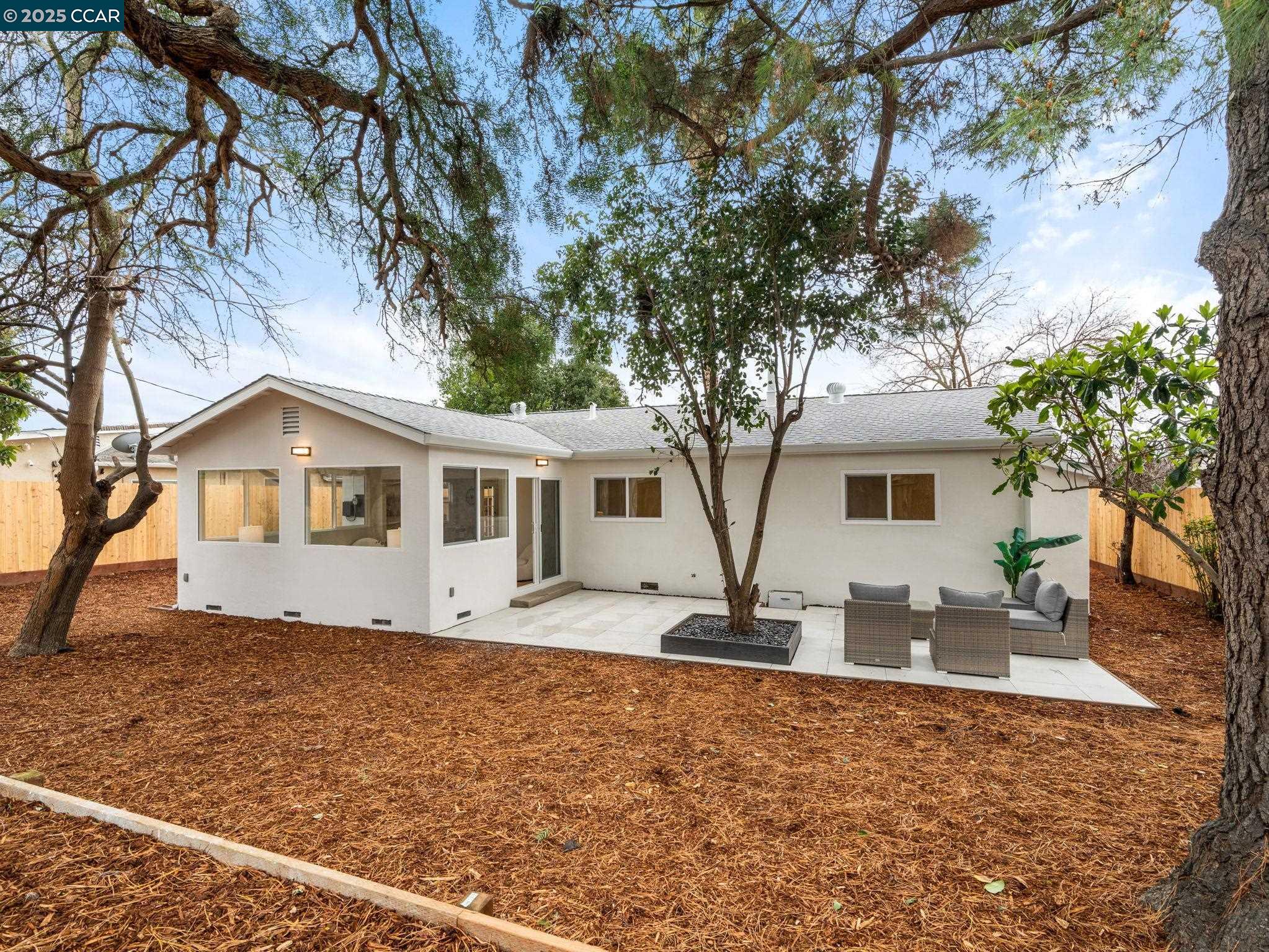 4285 Carter Ct