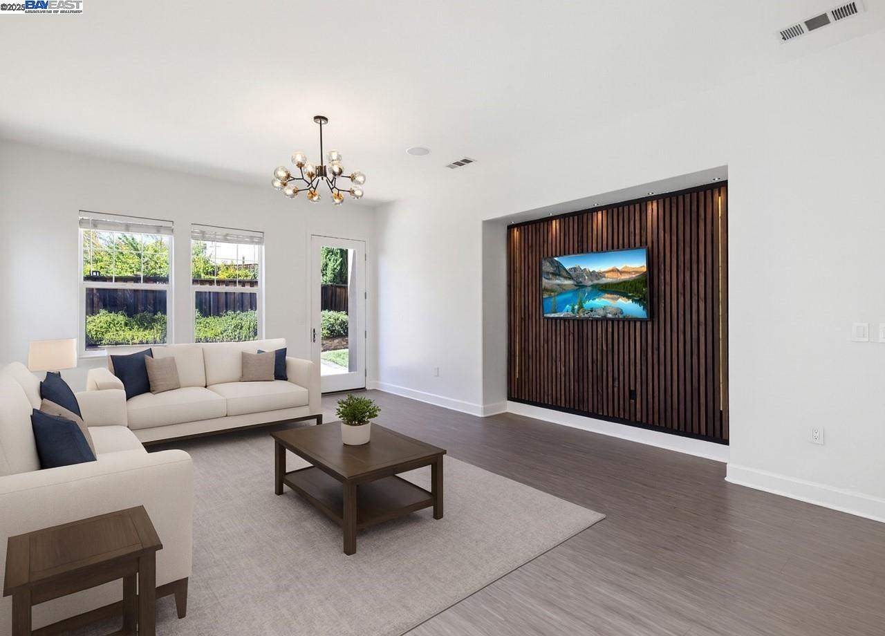 2453 Forino Dr
