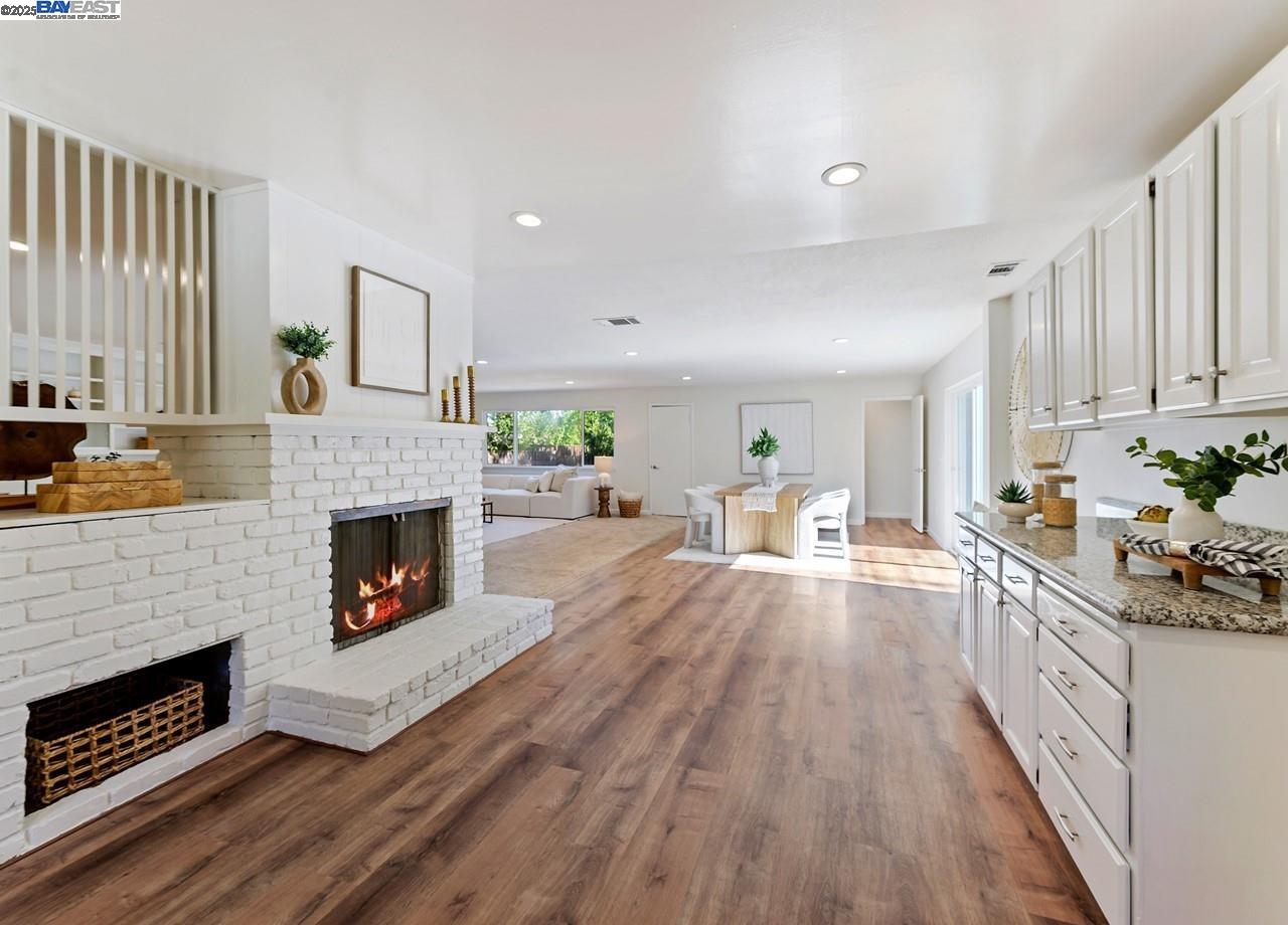 957 Ina Dr