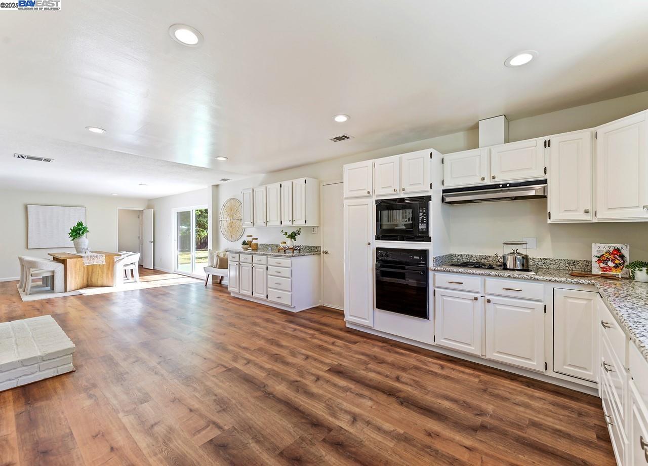 957 Ina Dr