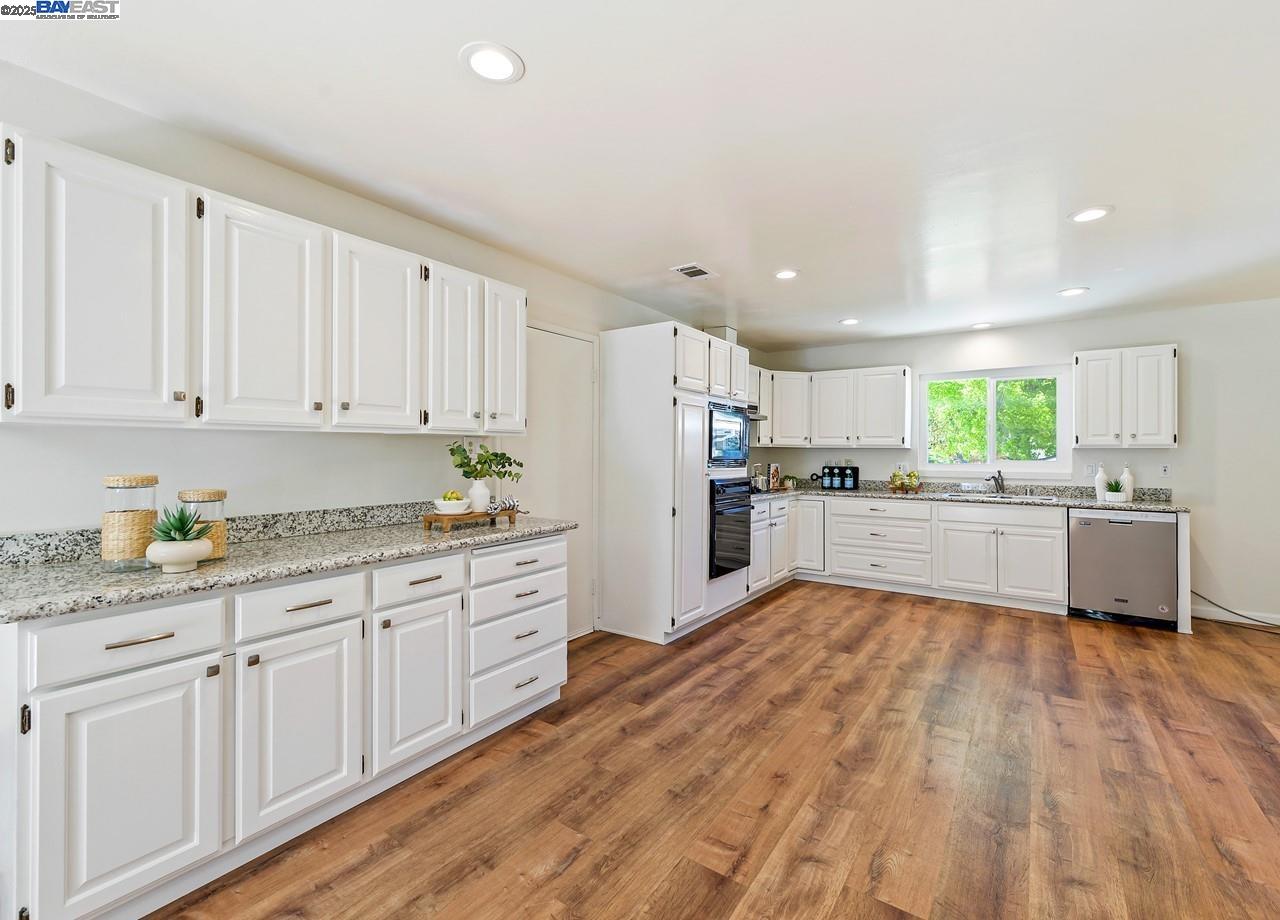957 Ina Dr