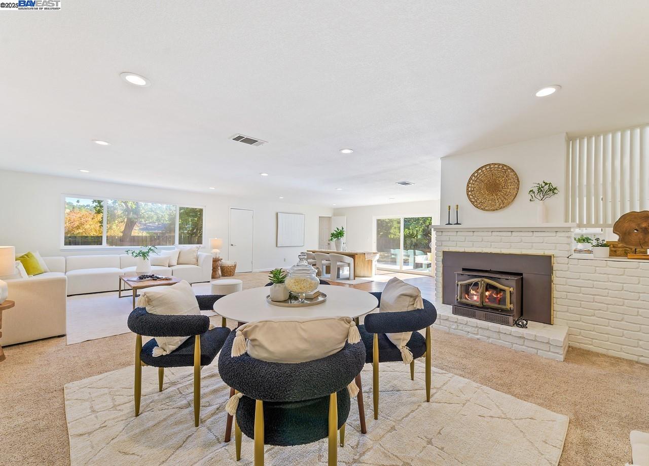 957 Ina Dr