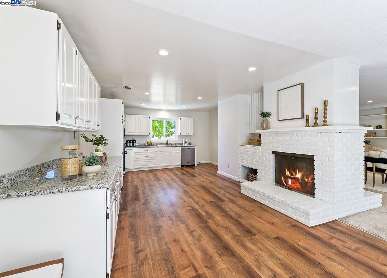 957 Ina Dr