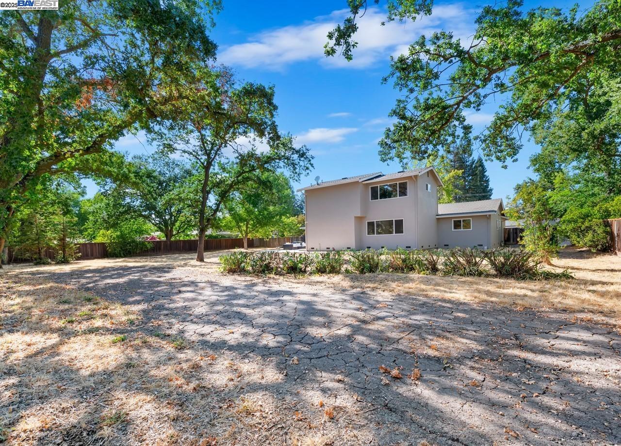957 Ina Dr