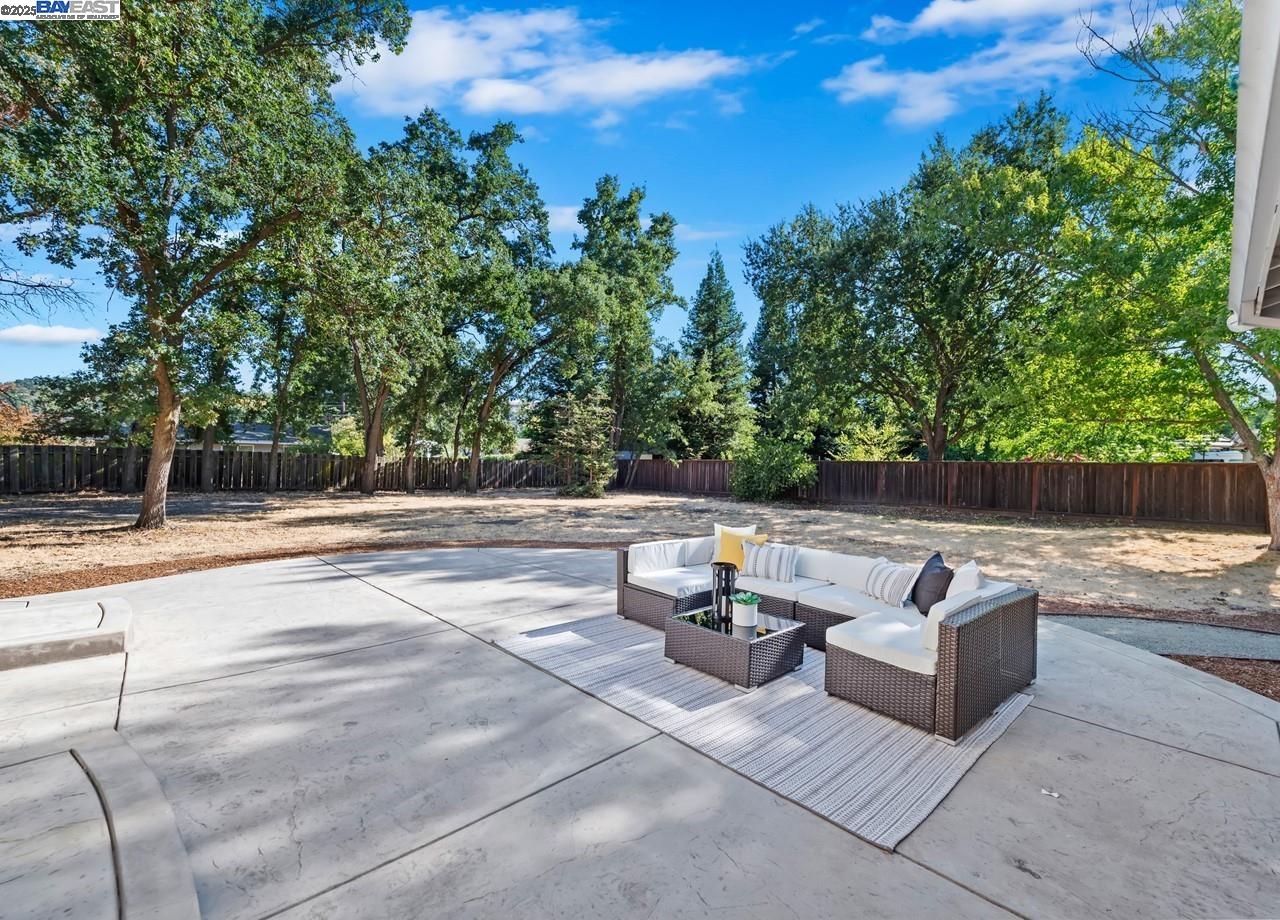 957 Ina Dr
