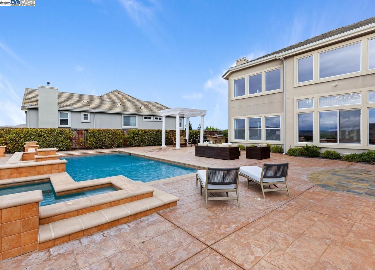 3394 Ashbourne Cir