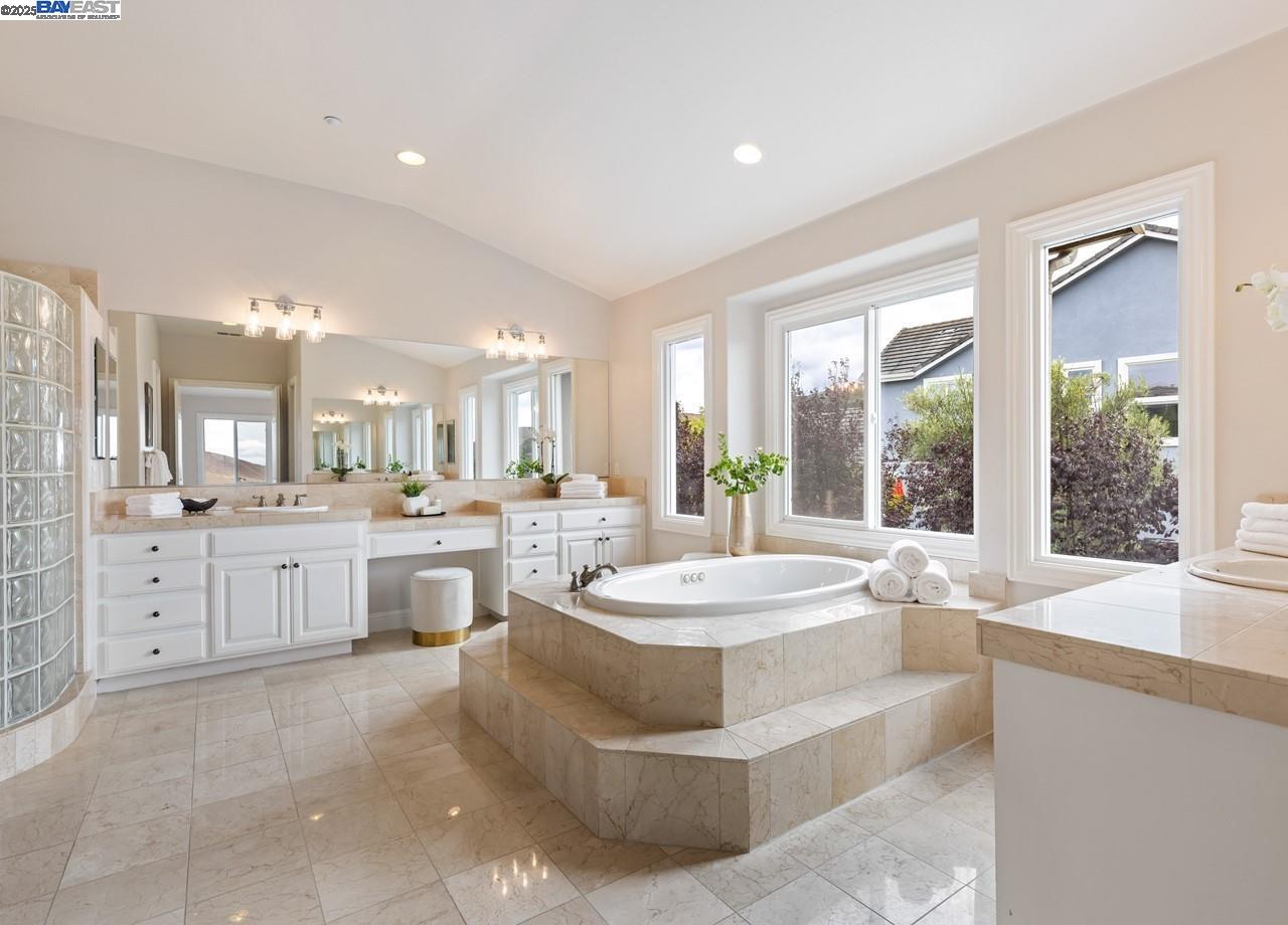3394 Ashbourne Cir