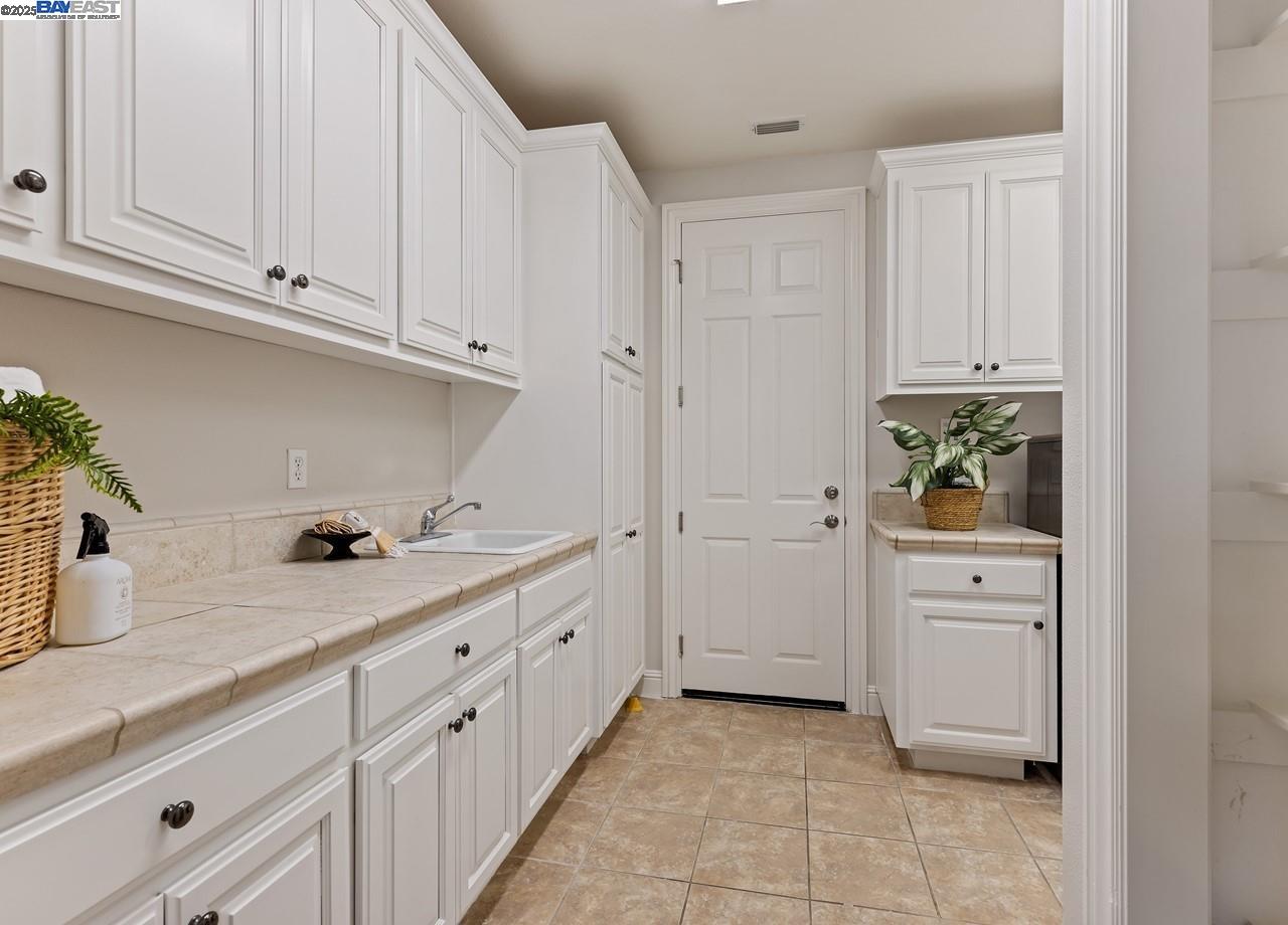 3394 Ashbourne Cir