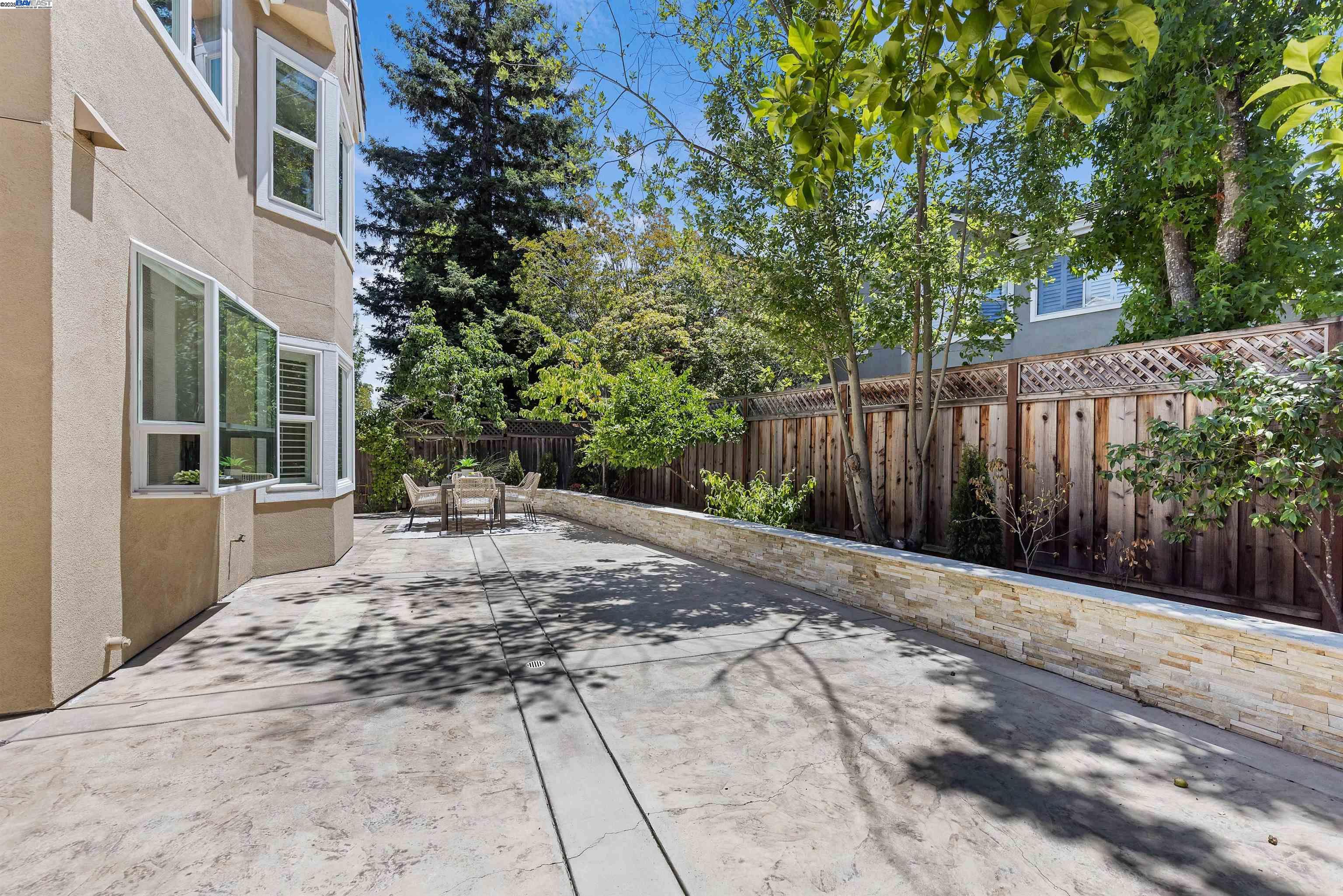 1687 Silverwood Ct