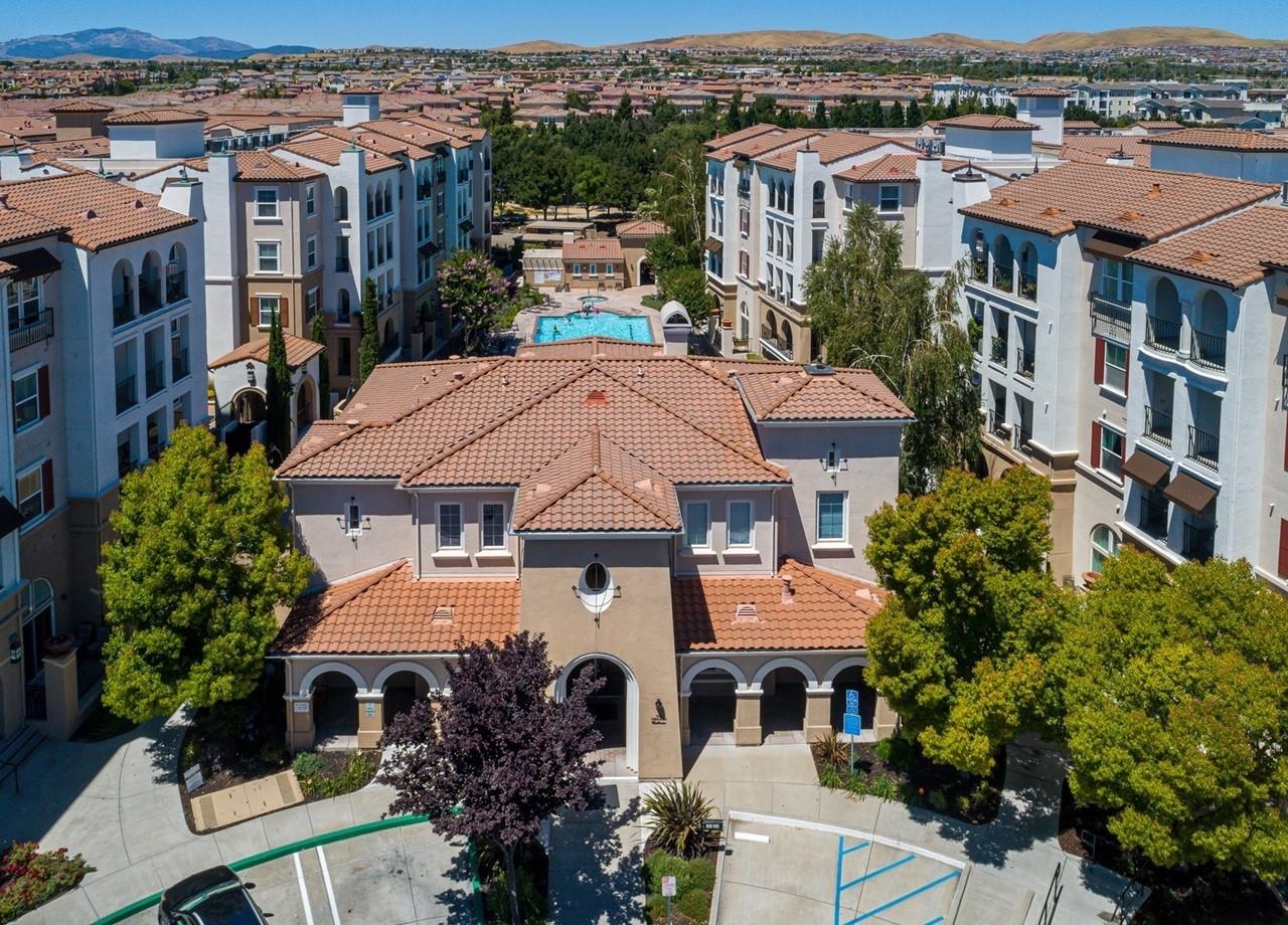 3240 Maguire Way # 318