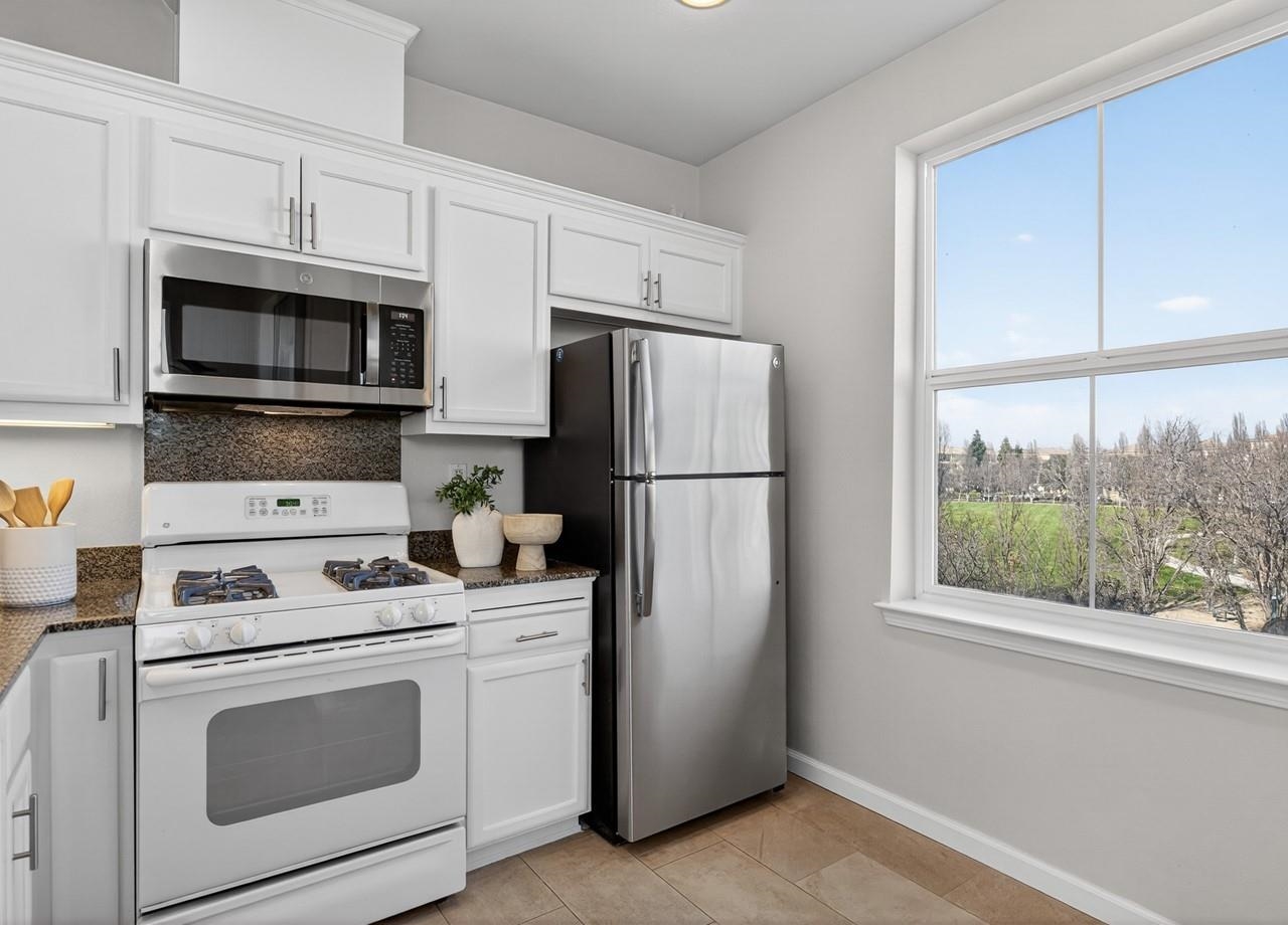 3240 Maguire Way # 318