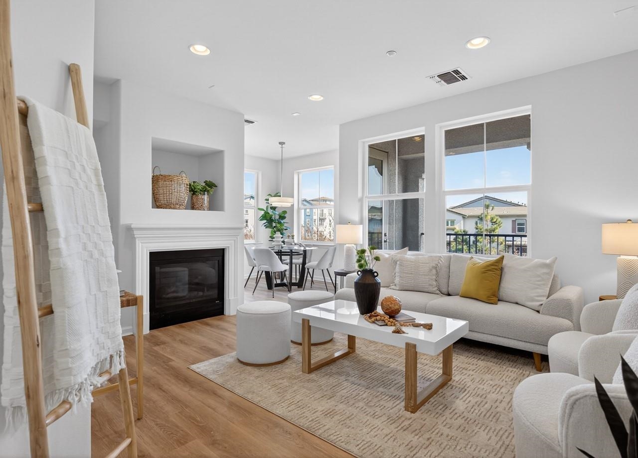 3240 Maguire Way # 318