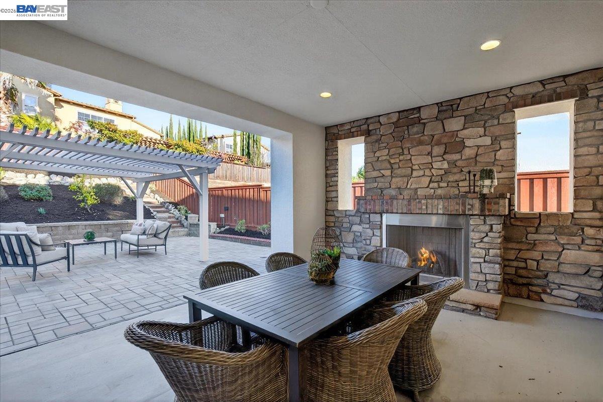 7035 Emerson Ln