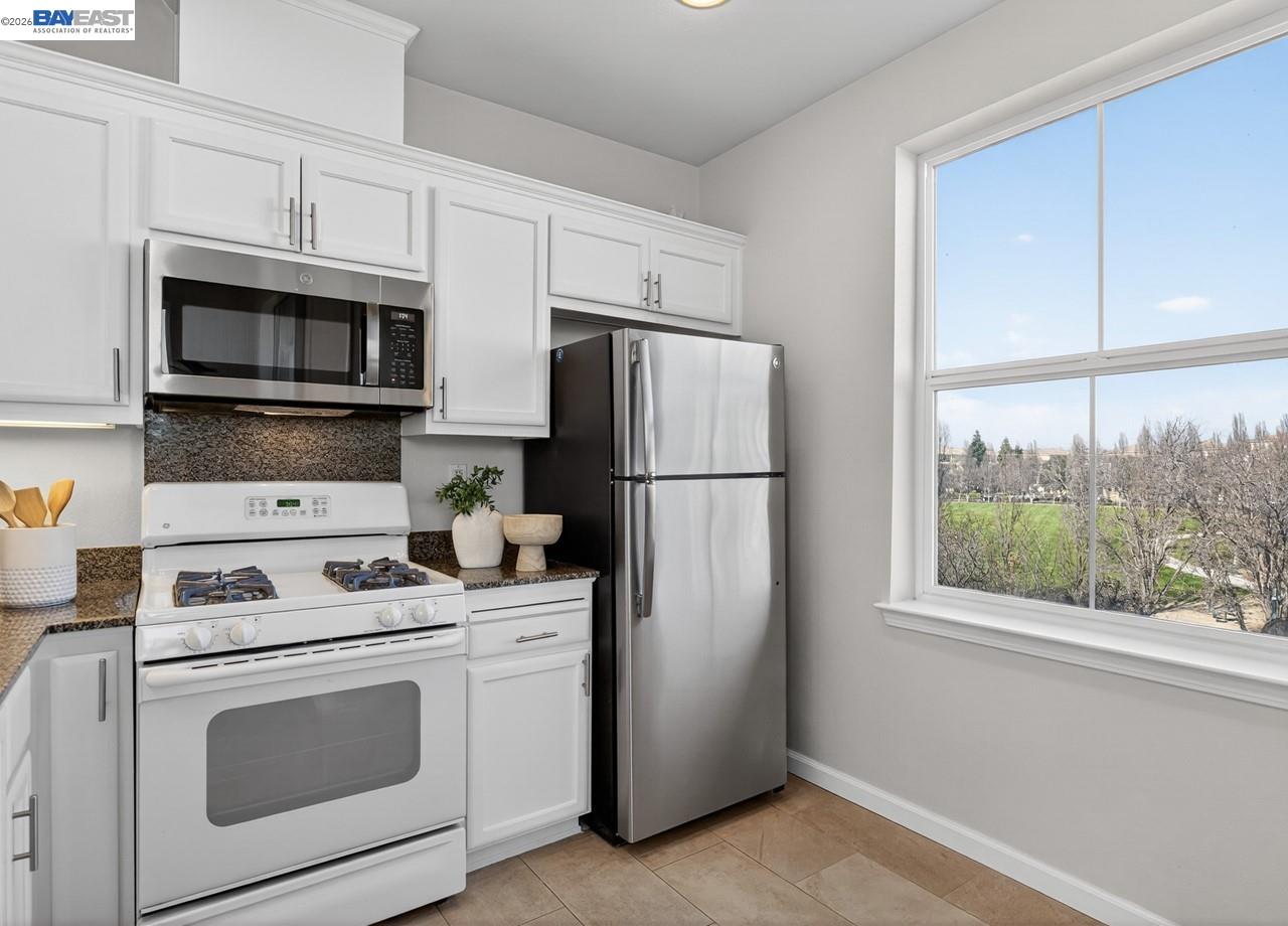 3240 Maguire Way # 318