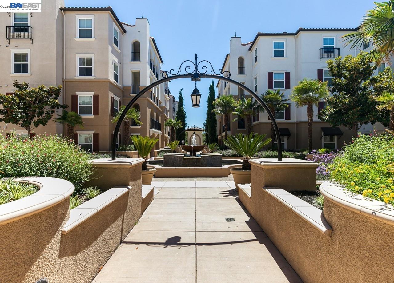 3240 Maguire Way # 318