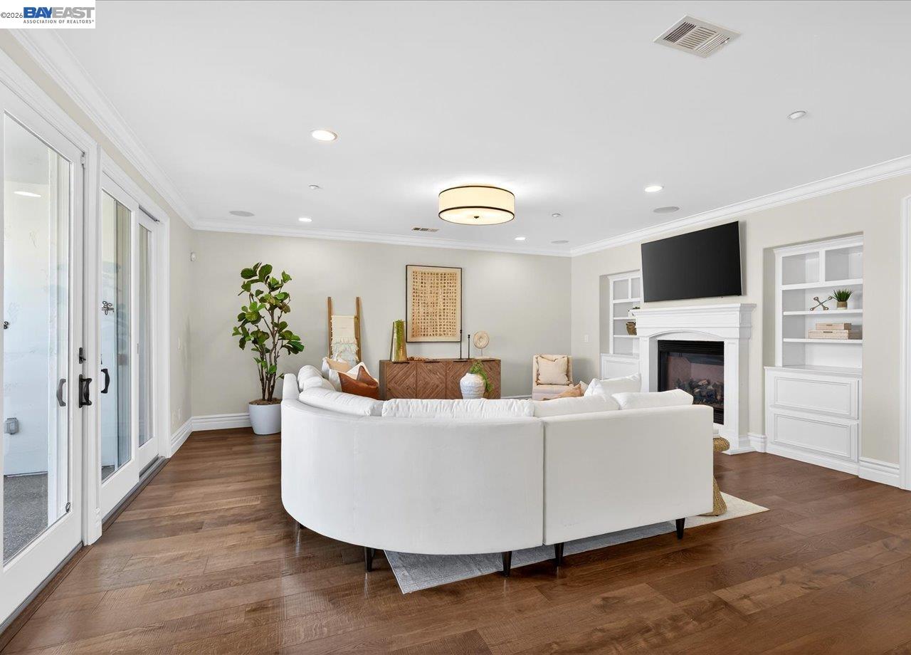 130 Tamarind Ln