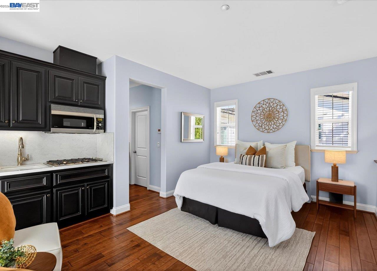 130 Tamarind Ln