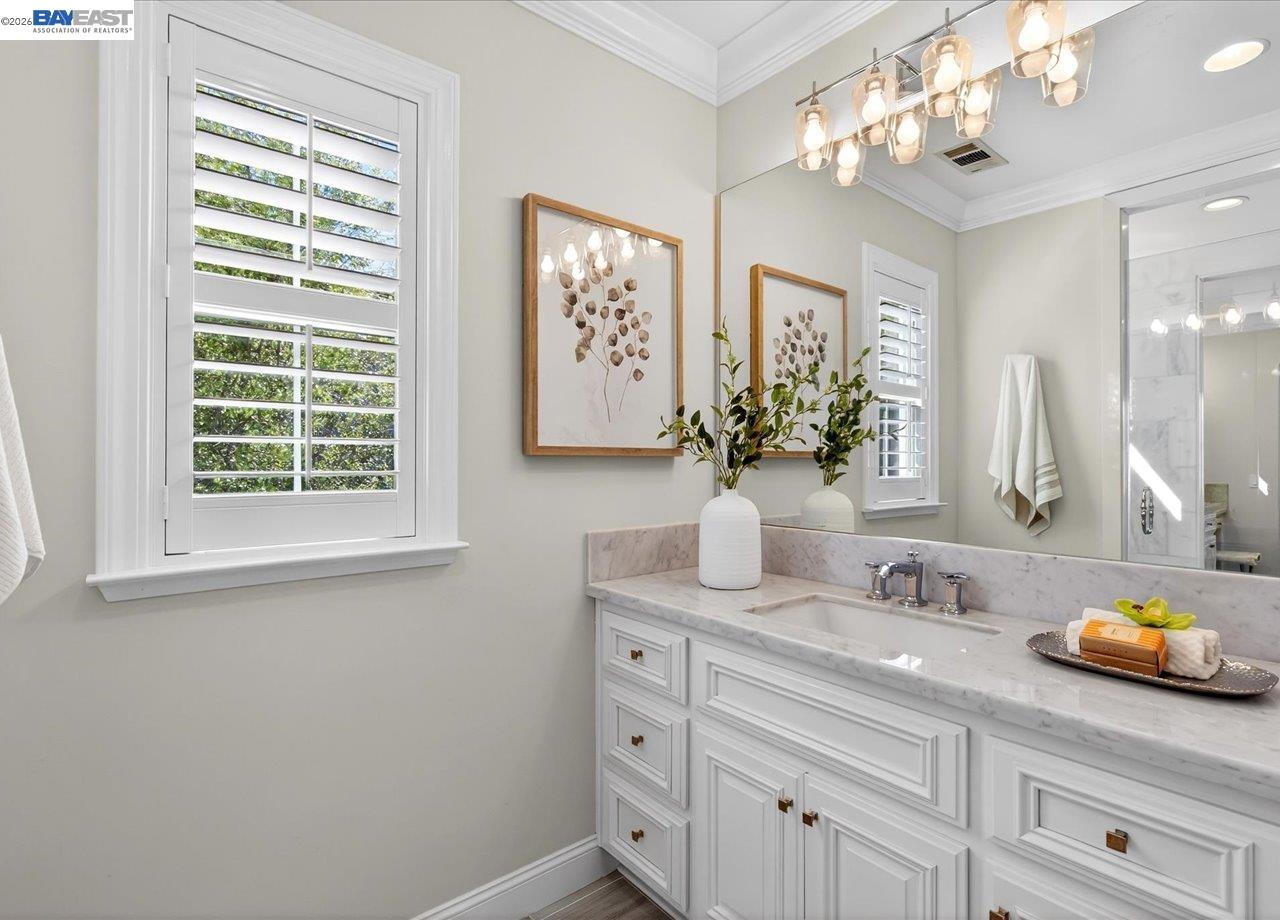 130 Tamarind Ln
