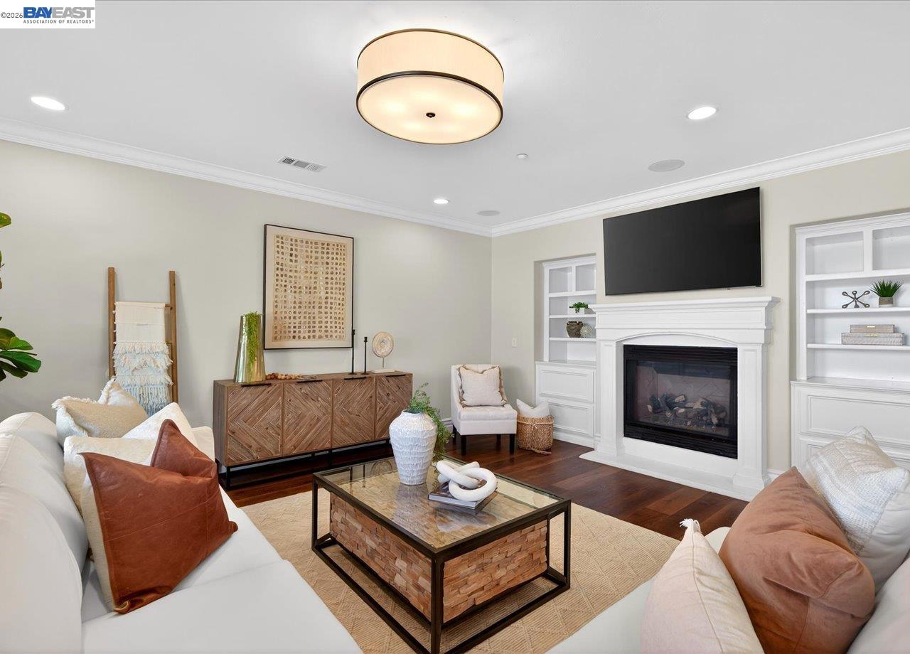130 Tamarind Ln