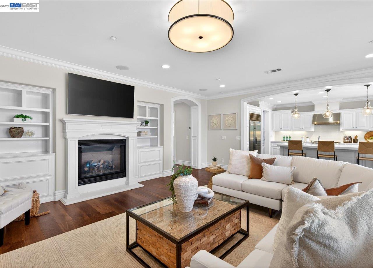 130 Tamarind Ln