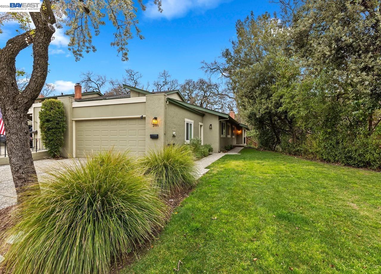 2103 Dapplegray Ln