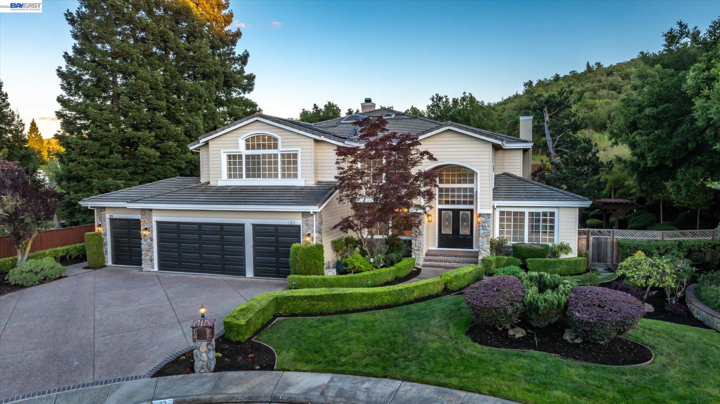 25 Crown Valley Ct