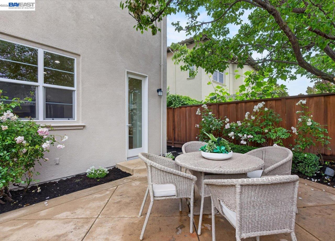 8148 Briar Oaks Dr