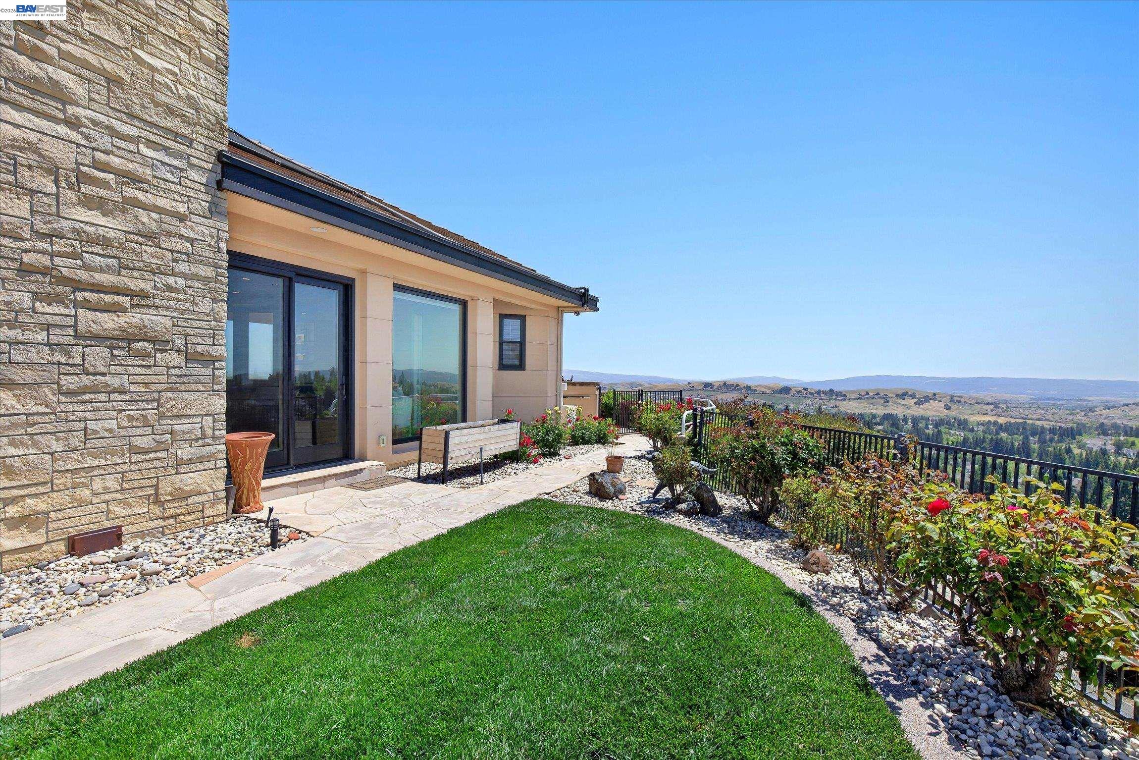 3301 Deer Hollow Dr