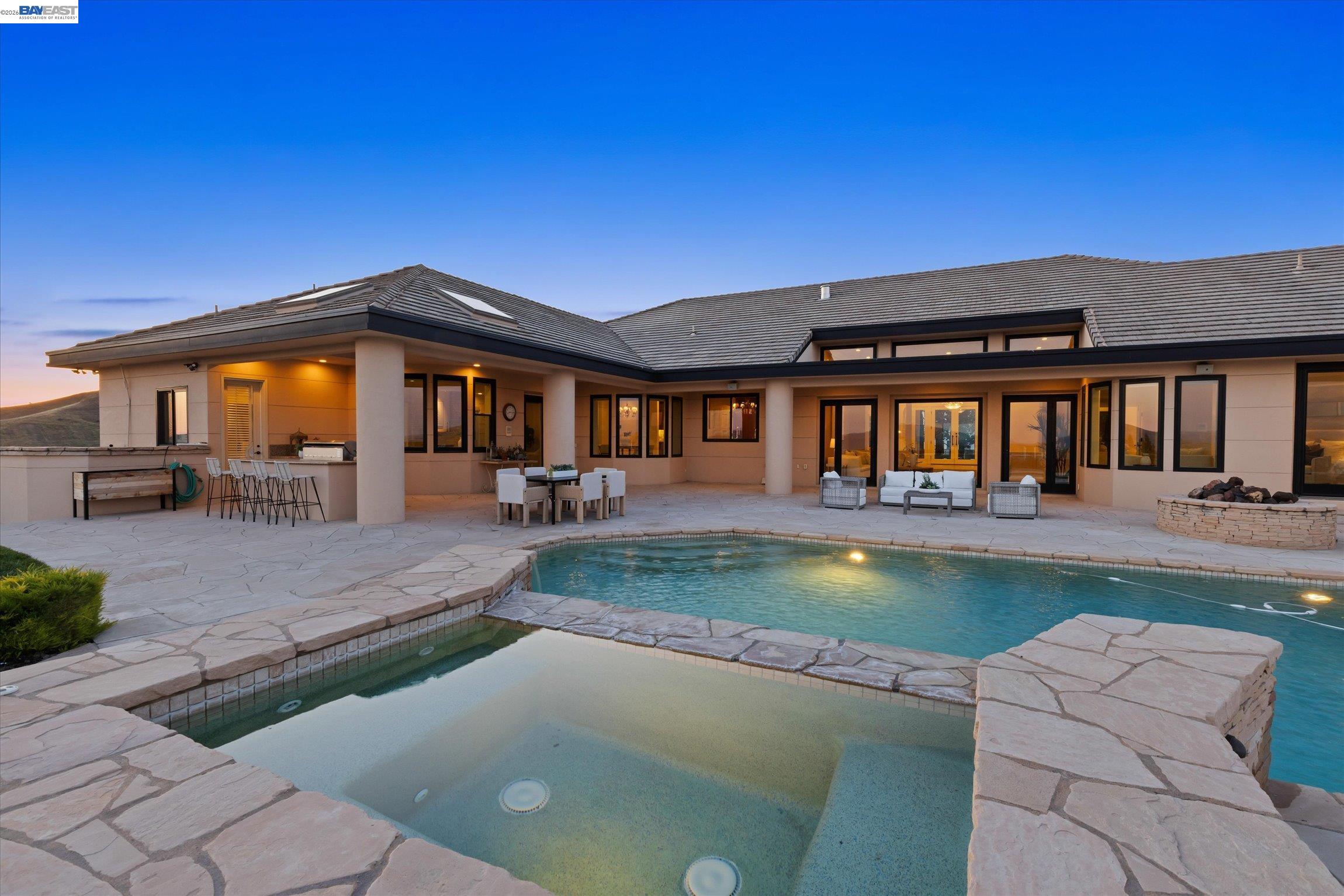 3301 Deer Hollow Dr