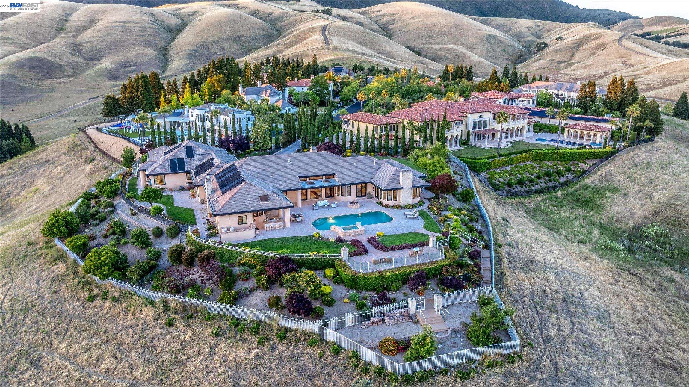 3301 Deer Hollow Dr