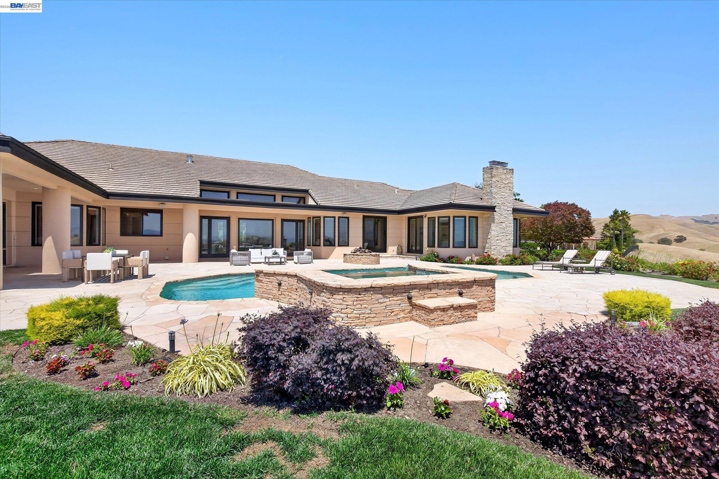 3301 Deer Hollow Dr