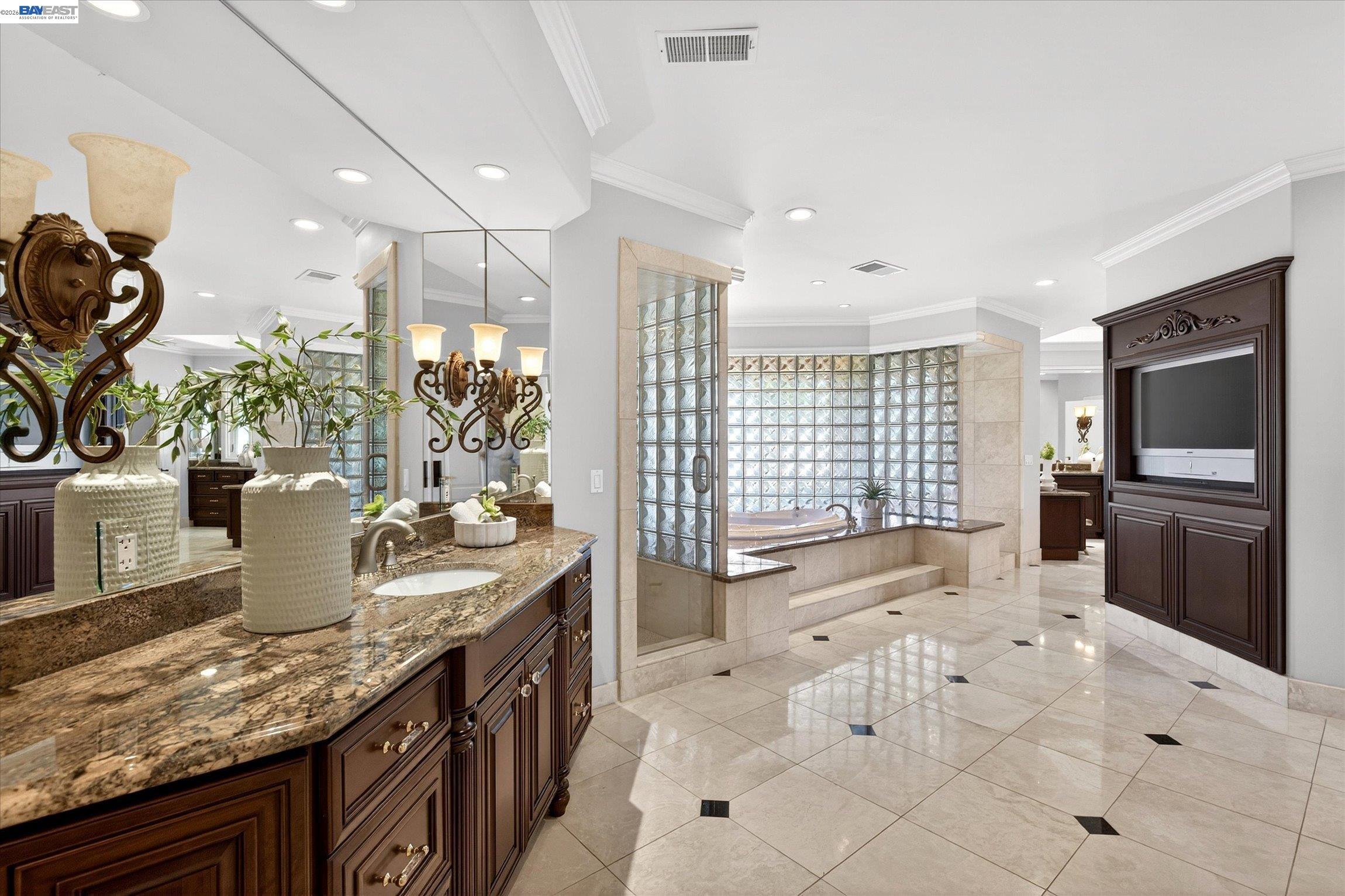 3301 Deer Hollow Dr