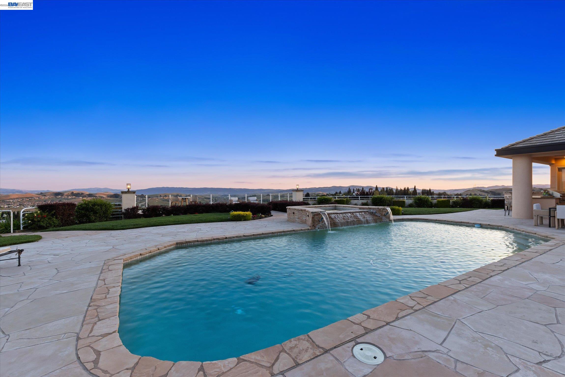 3301 Deer Hollow Dr