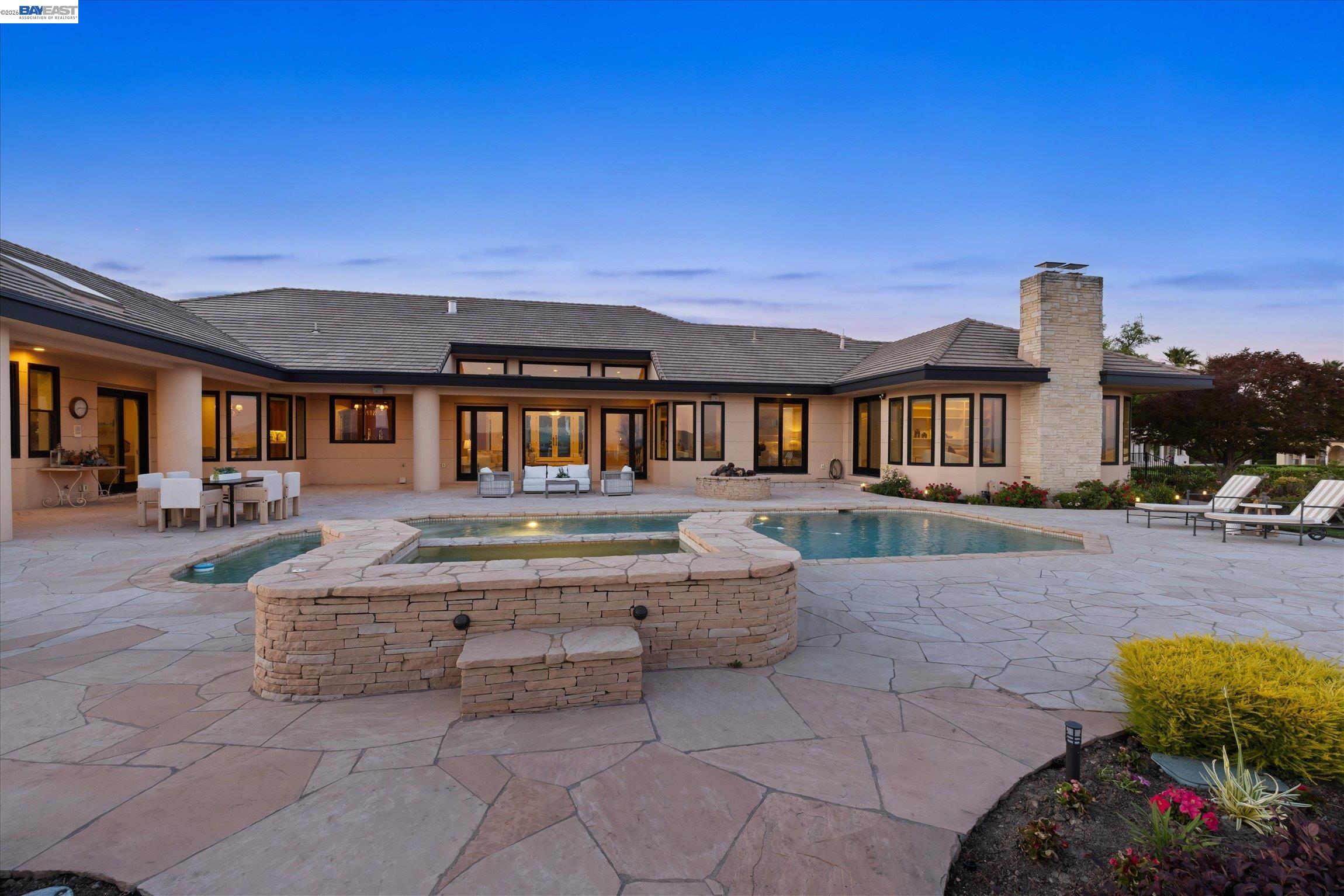 3301 Deer Hollow Dr