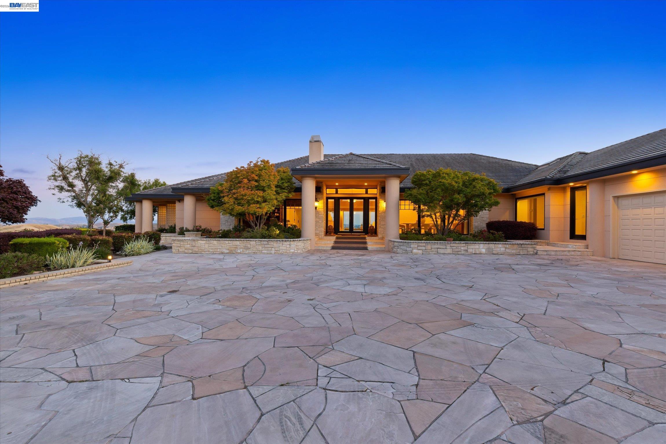 3301 Deer Hollow Dr