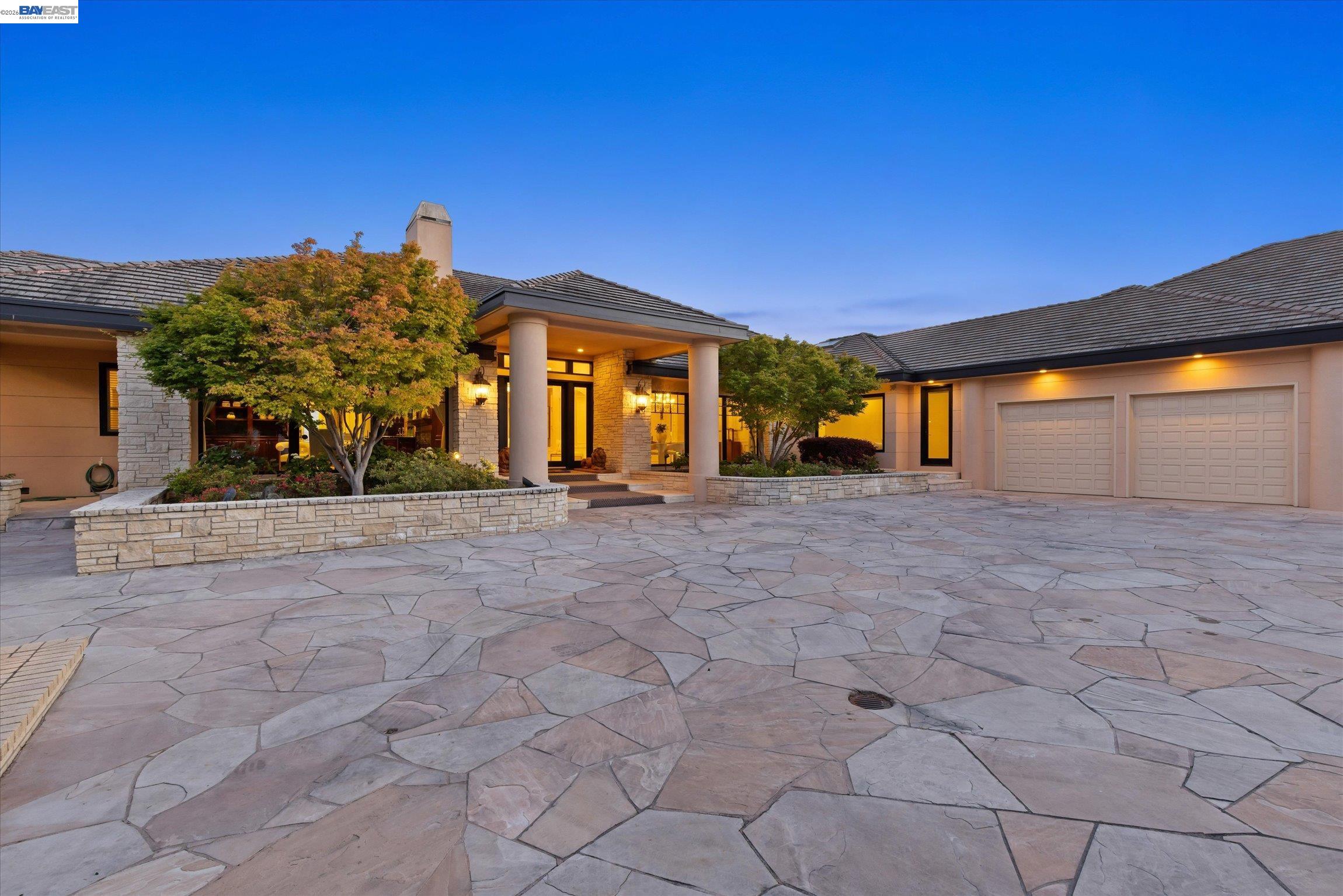 3301 Deer Hollow Dr
