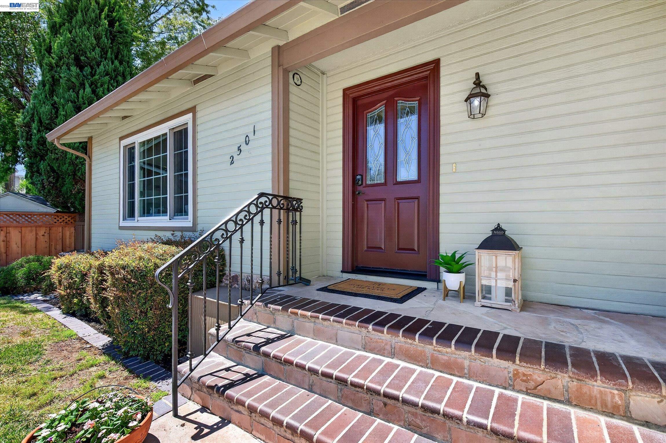 2501 Shadow Mountain Ct