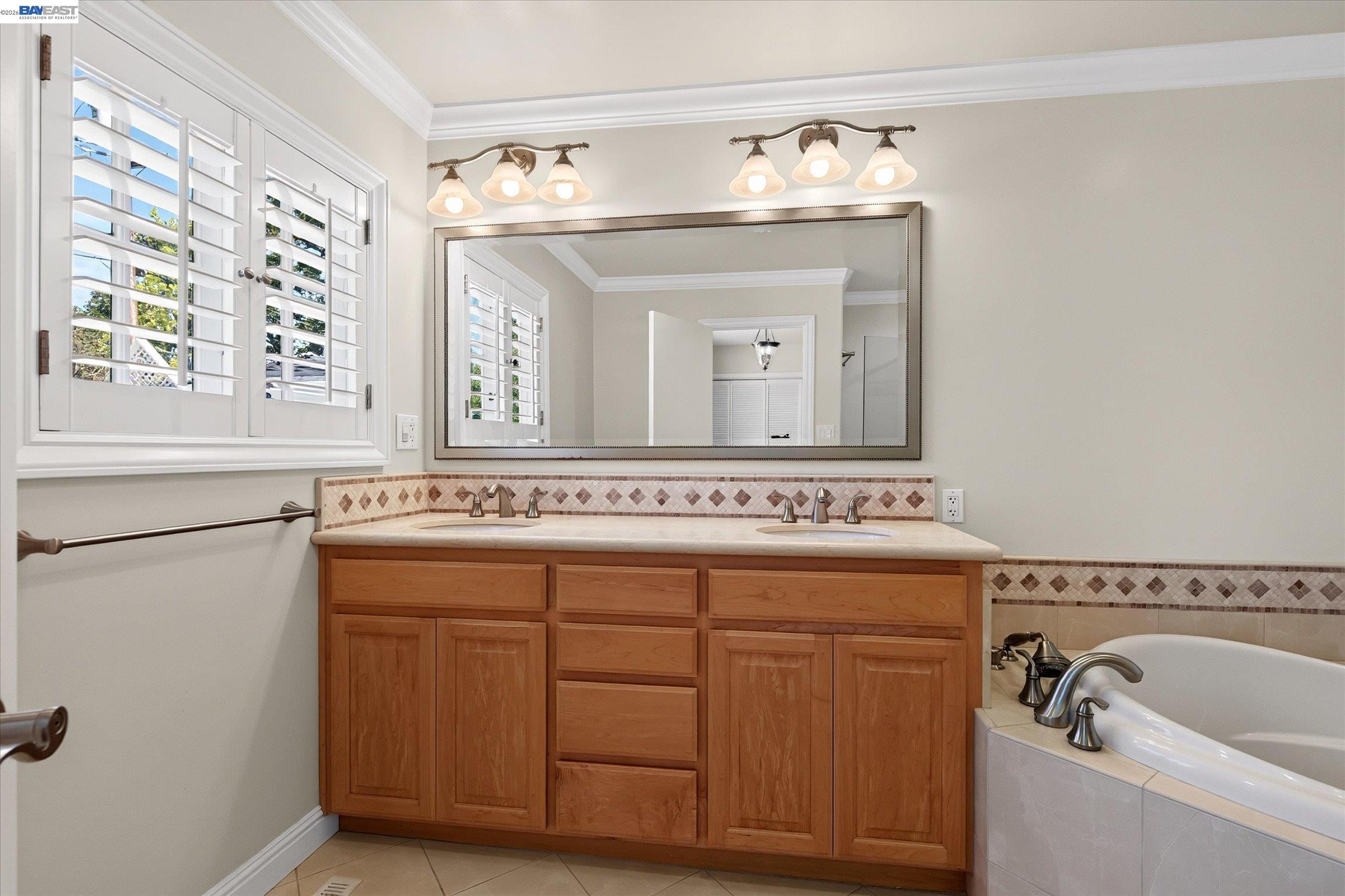 16 Crest Estate Dr