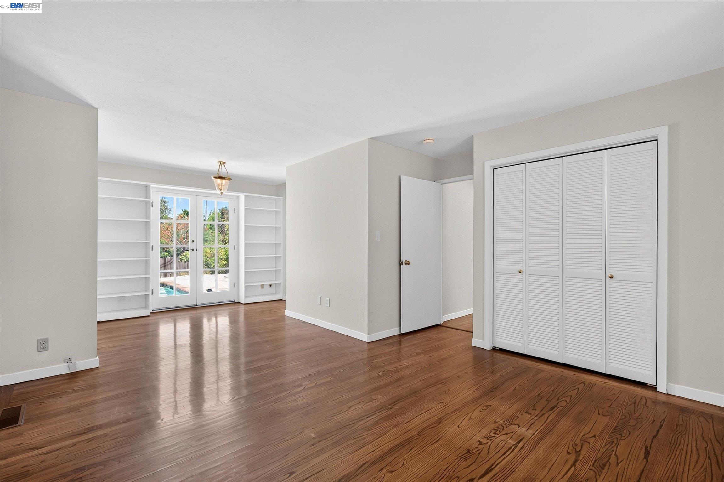 16 Crest Estate Dr