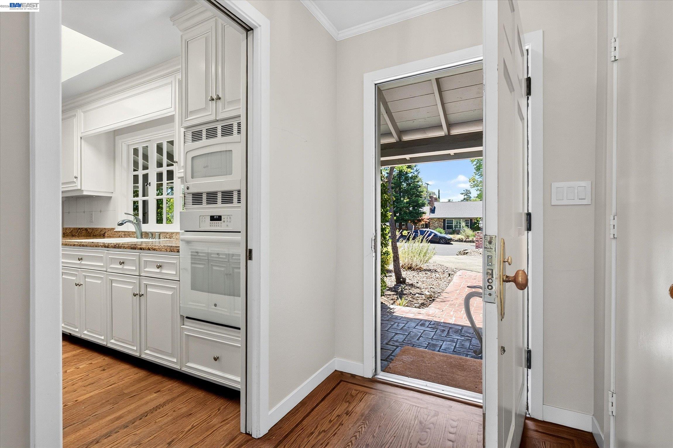 16 Crest Estate Dr