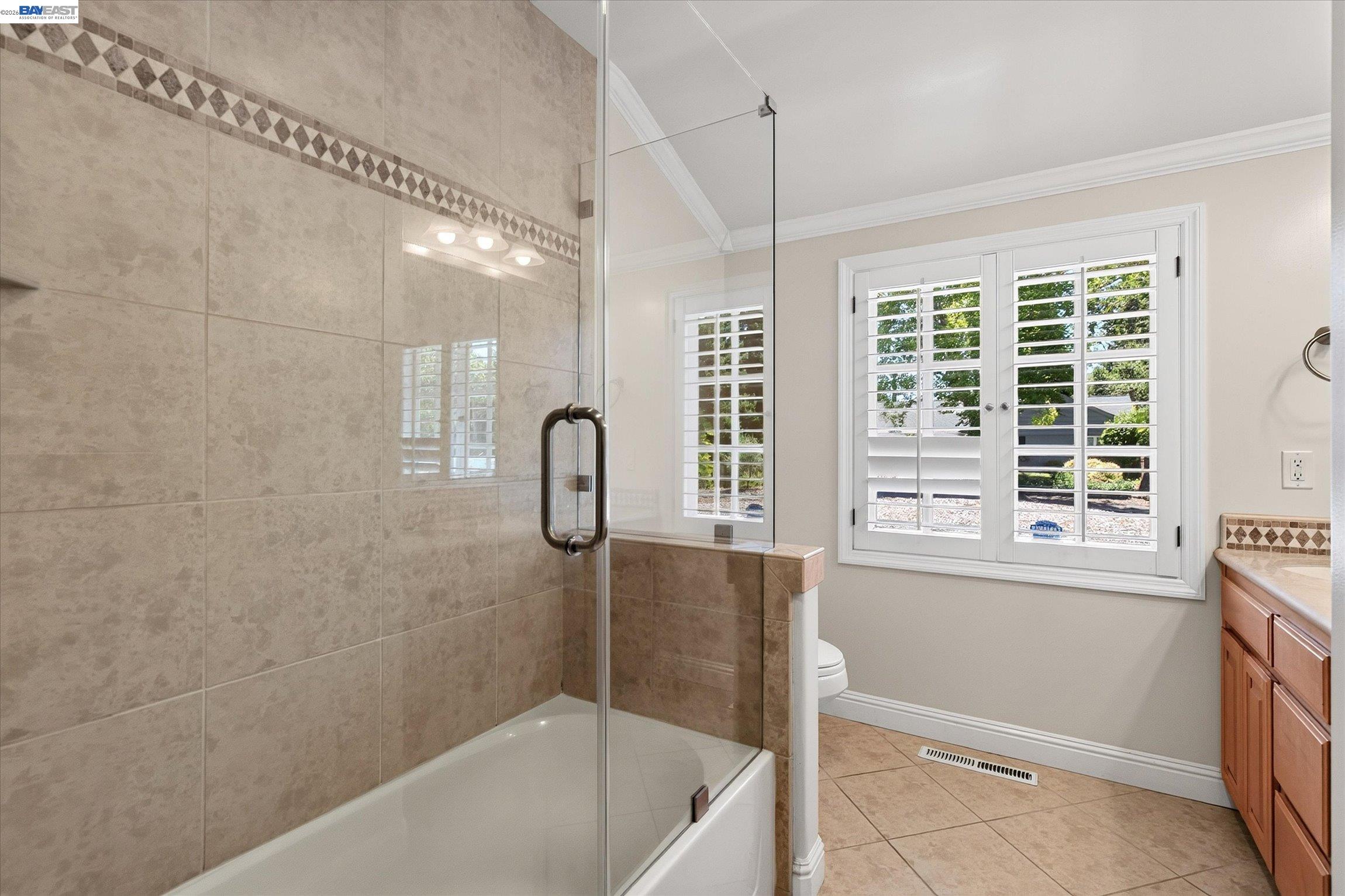 16 Crest Estate Dr