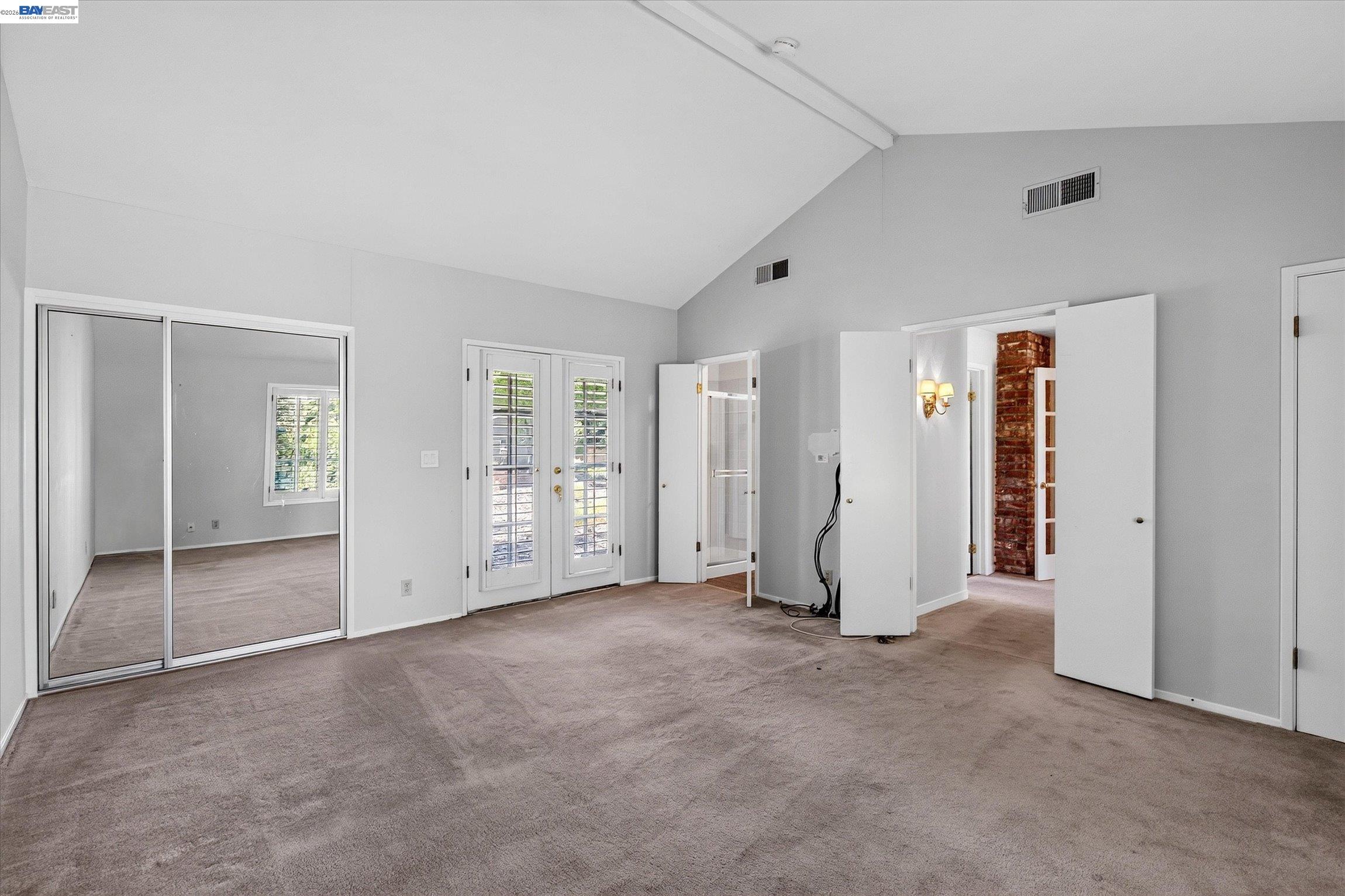 16 Crest Estate Dr