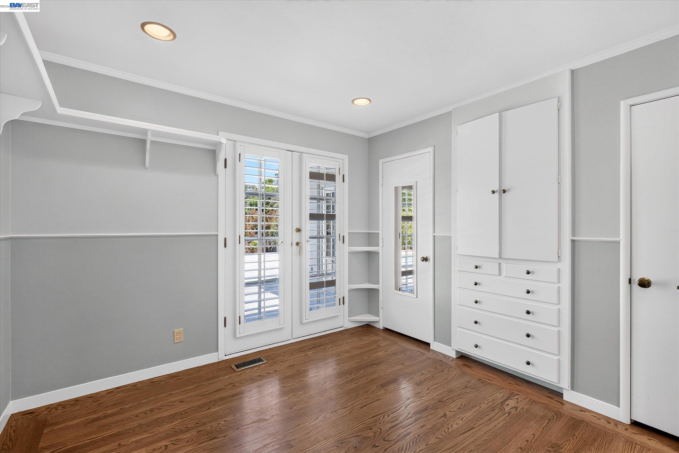 16 Crest Estate Dr