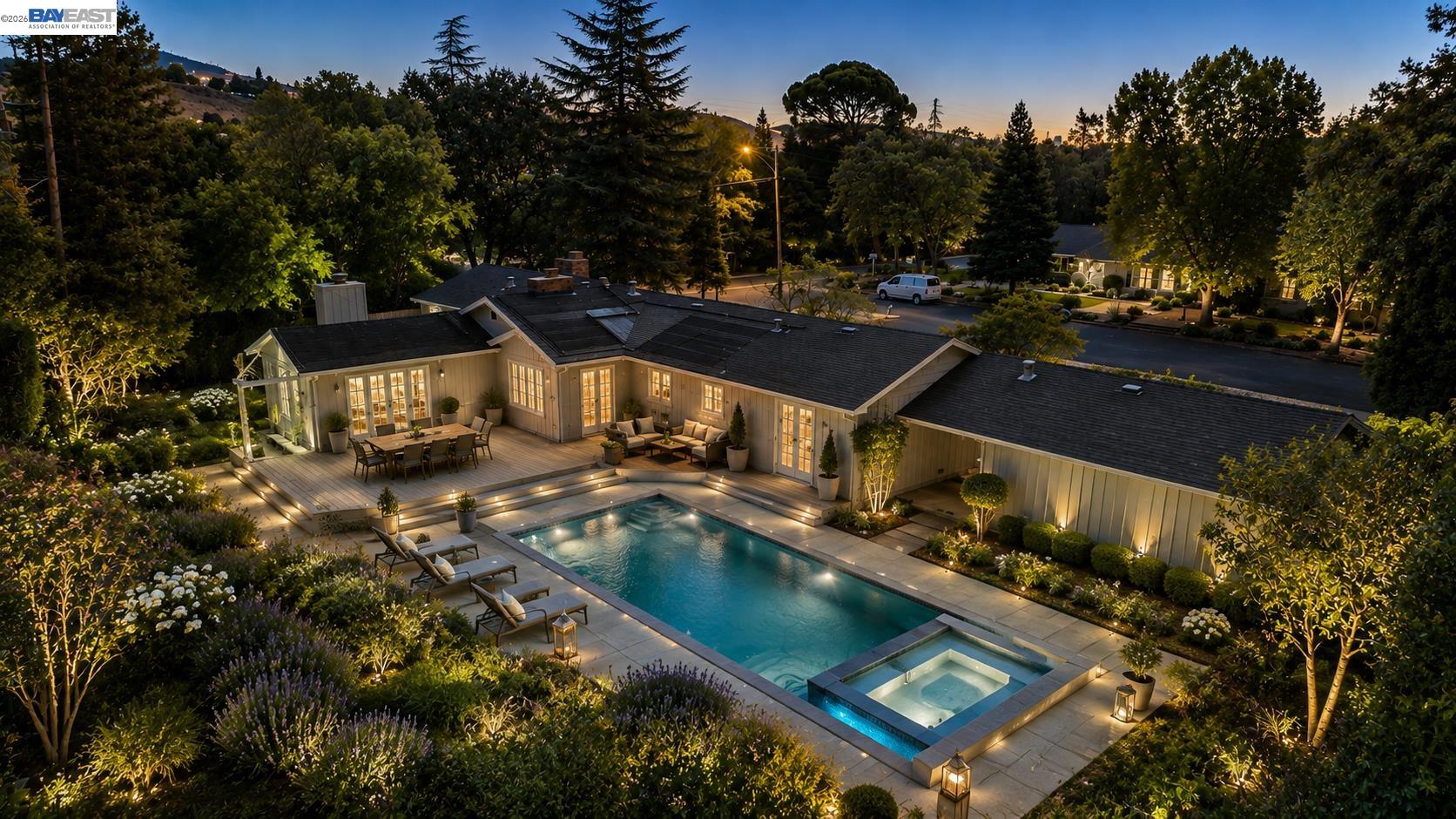 16 Crest Estate Dr