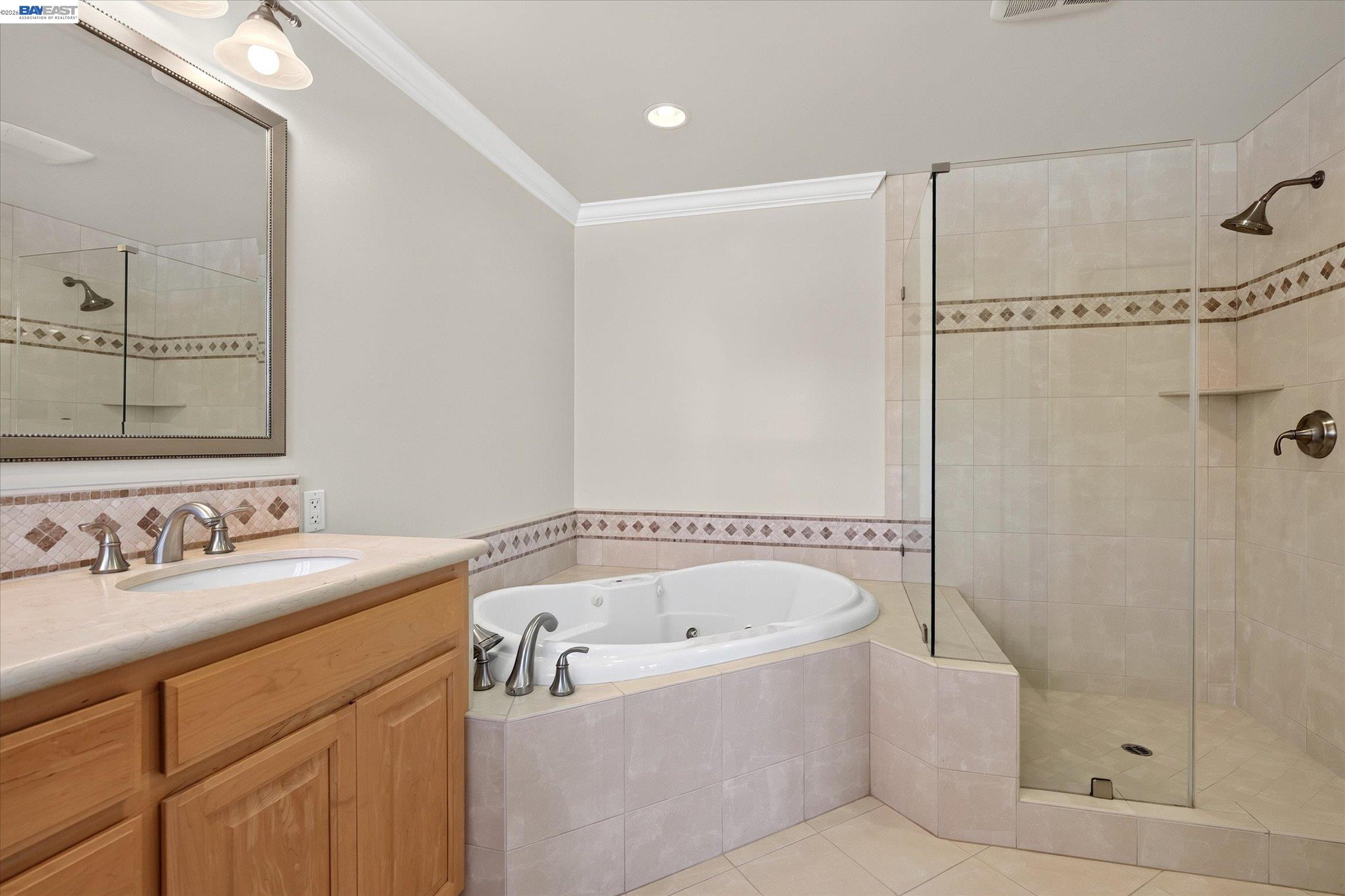 16 Crest Estate Dr