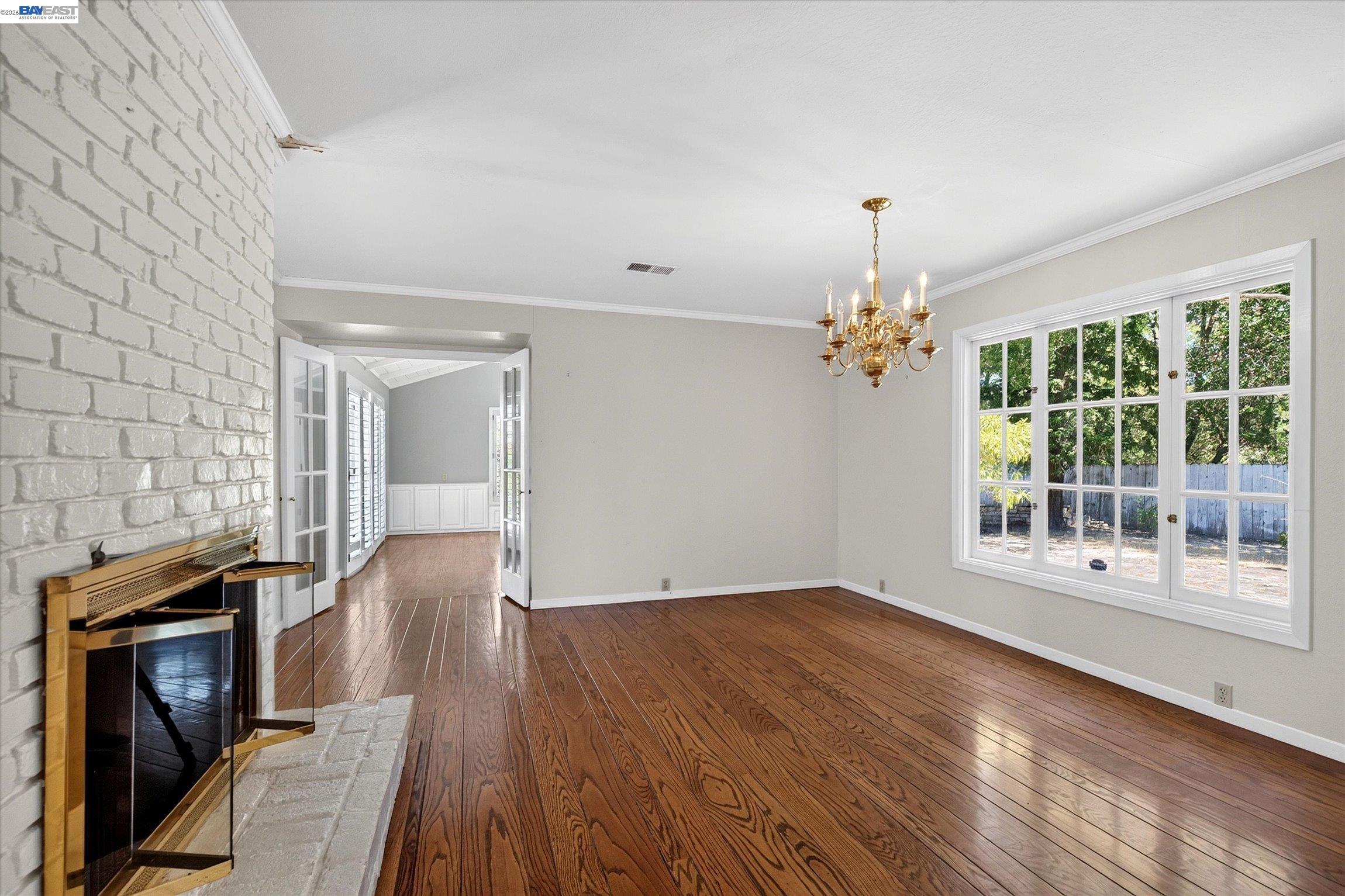 16 Crest Estate Dr