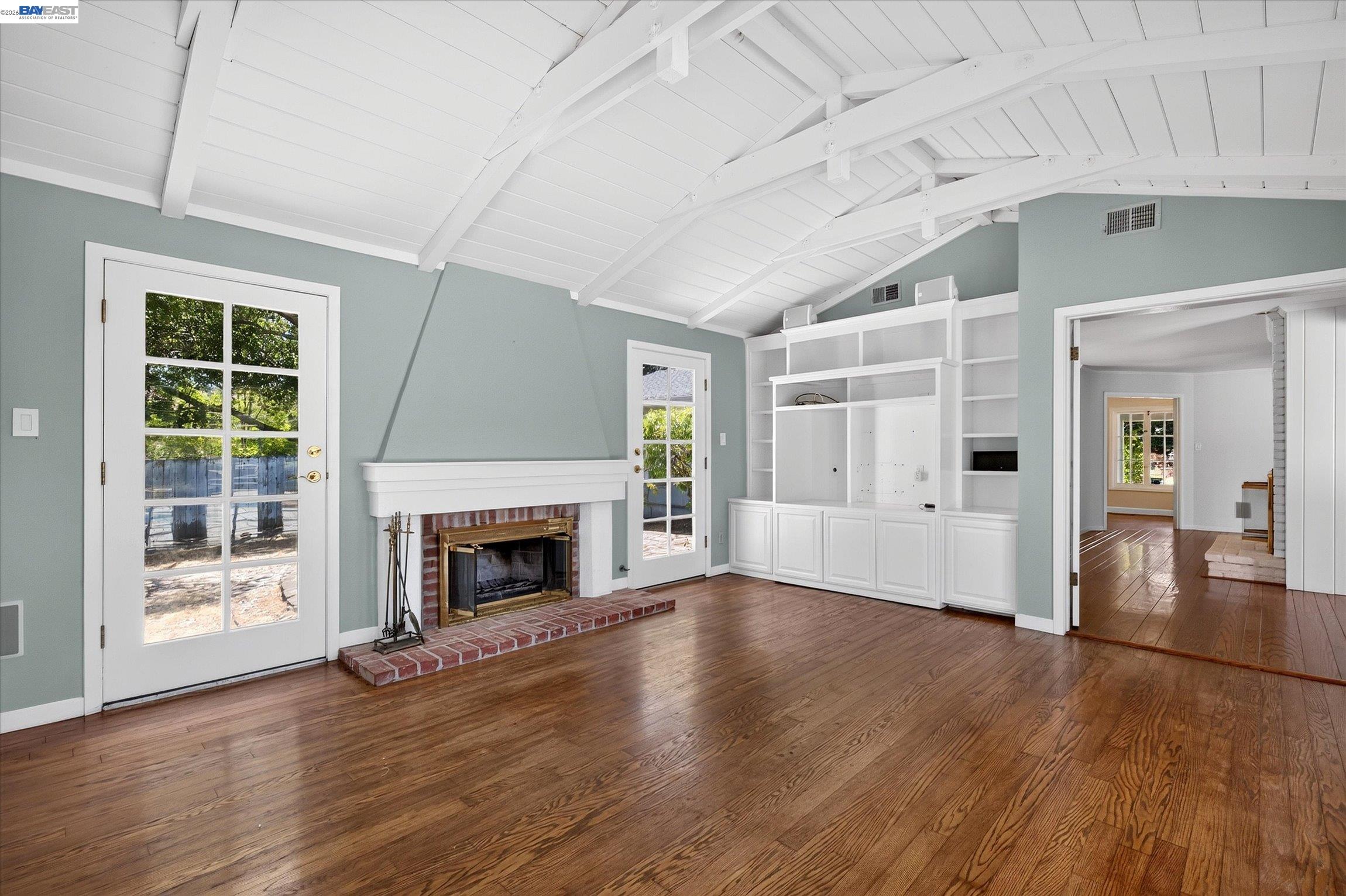 16 Crest Estate Dr