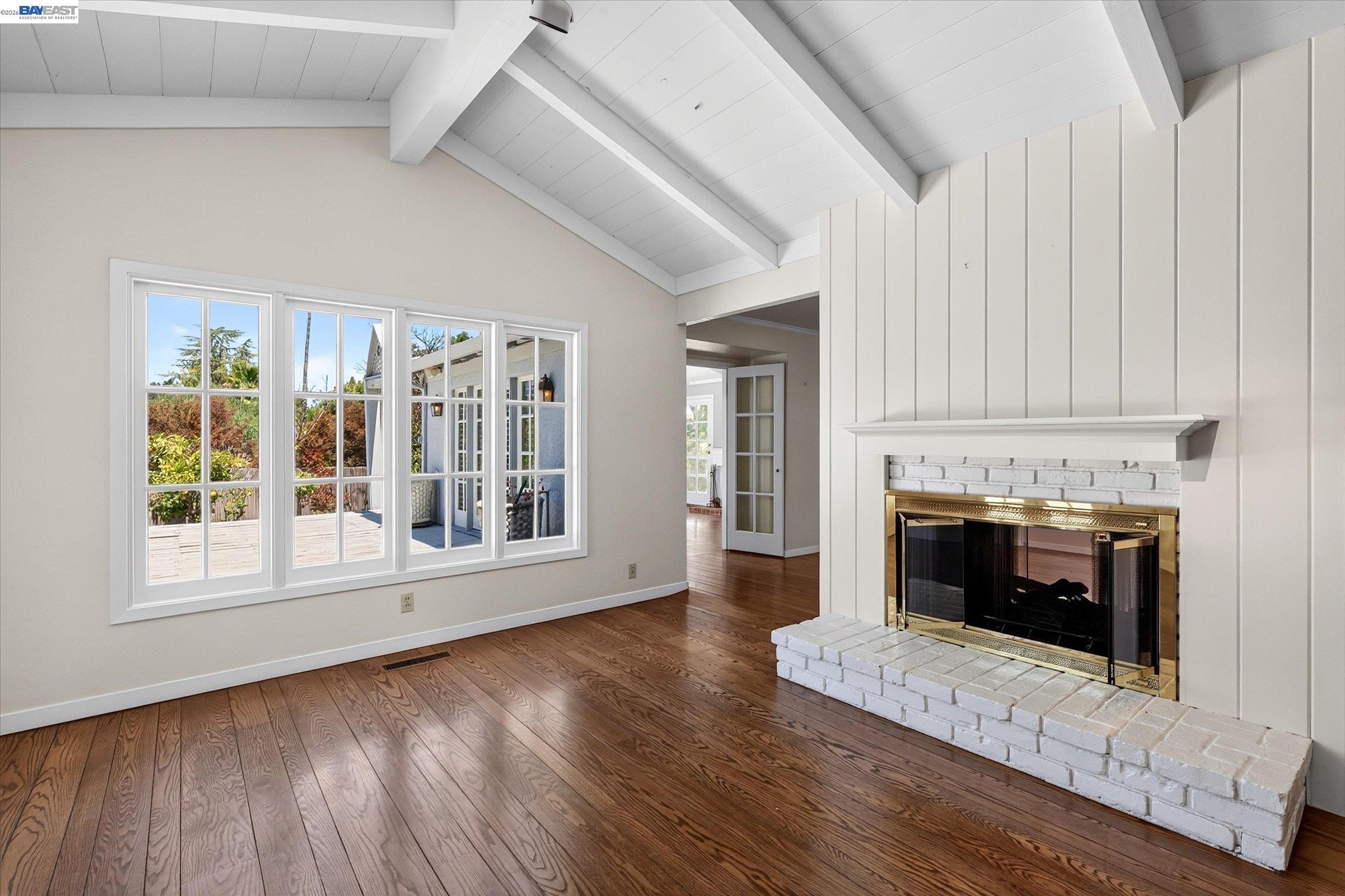 16 Crest Estate Dr